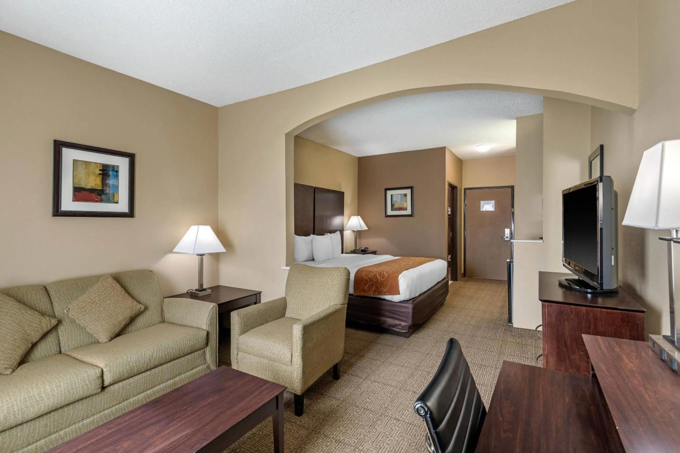 Bedroom, Bed in Comfort Suites The Colony - Plano West