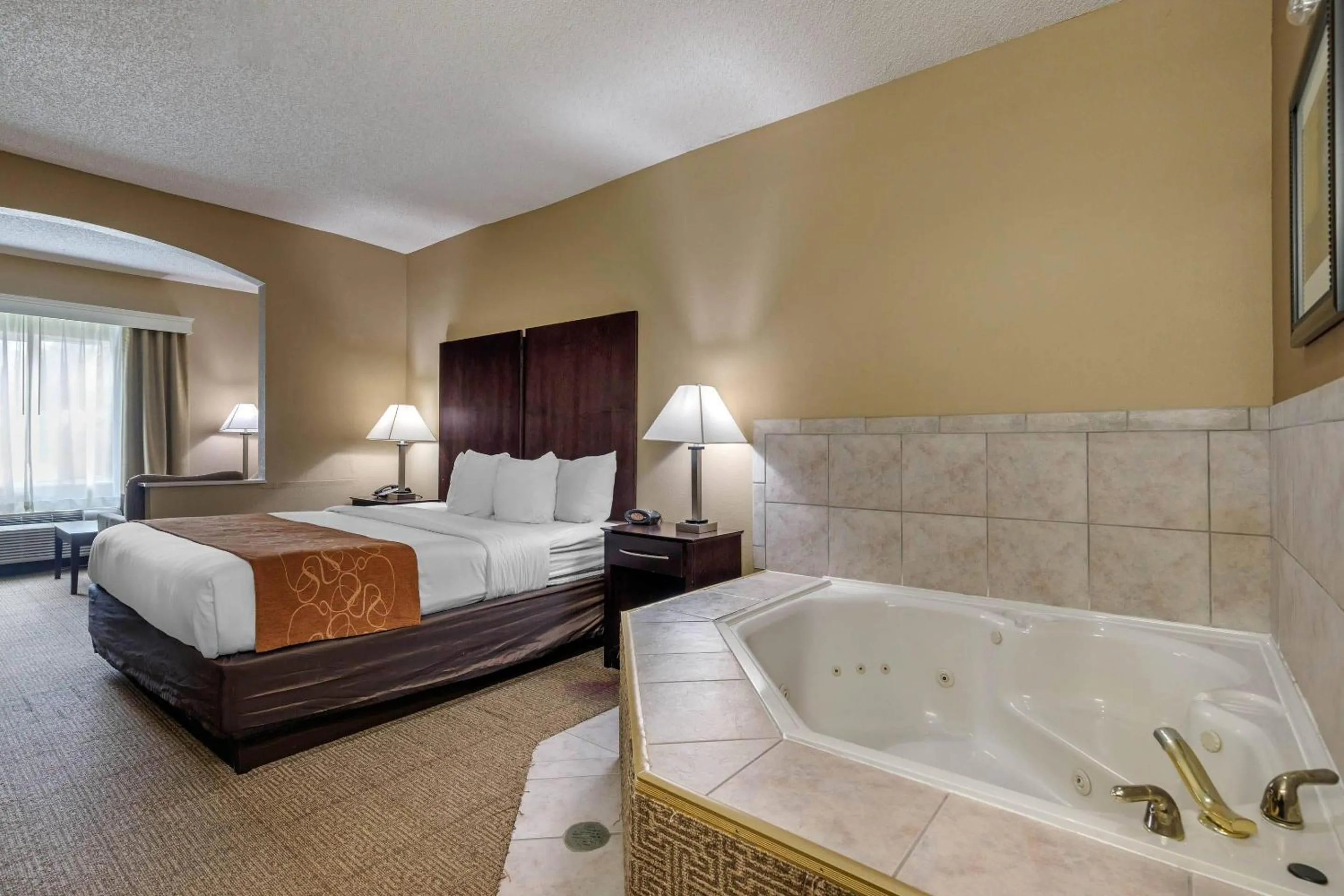 Bedroom, Bed in Comfort Suites The Colony - Plano West