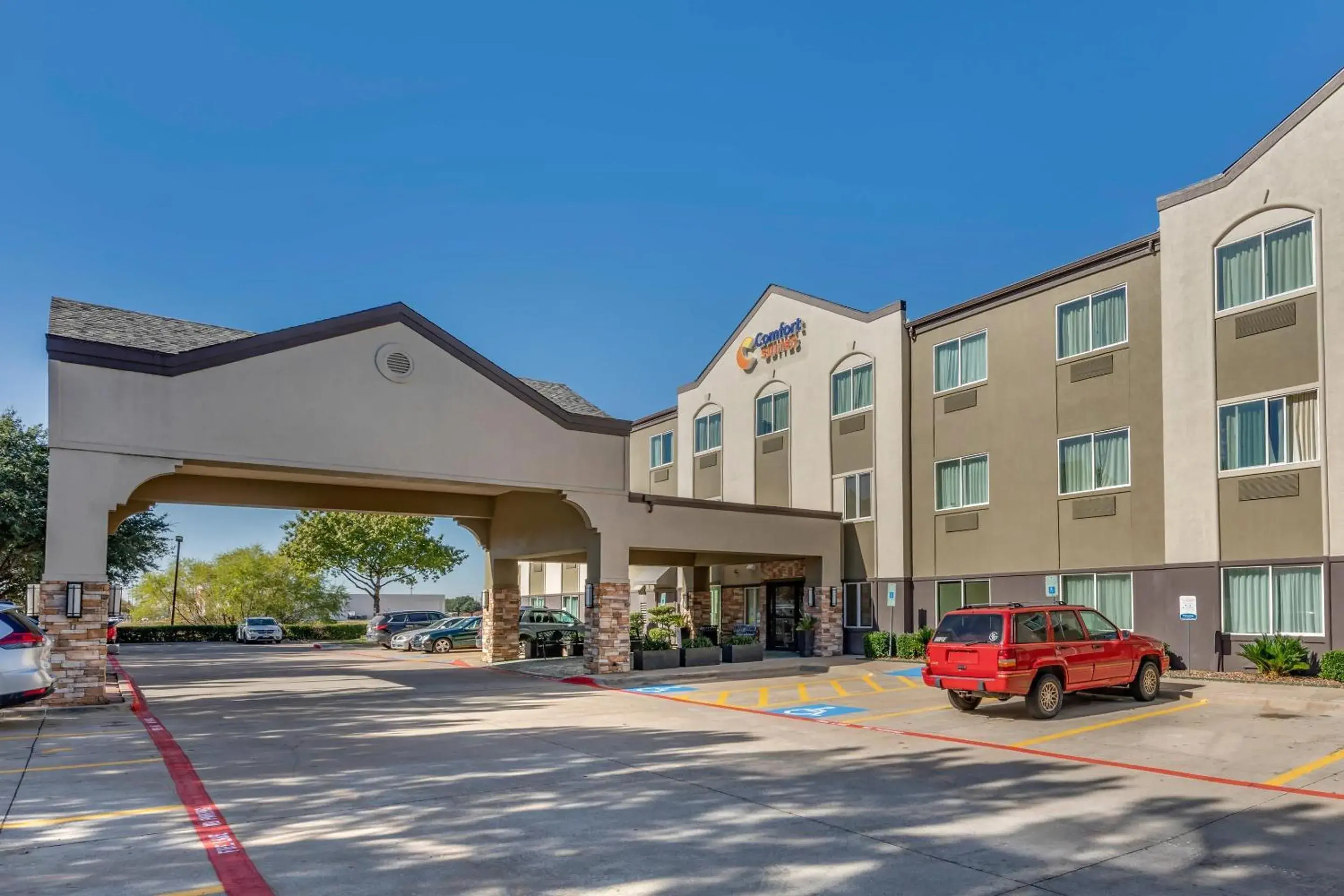 Property building in Comfort Suites The Colony - Plano West Property building in Comfort Suites The Colony - Plano West