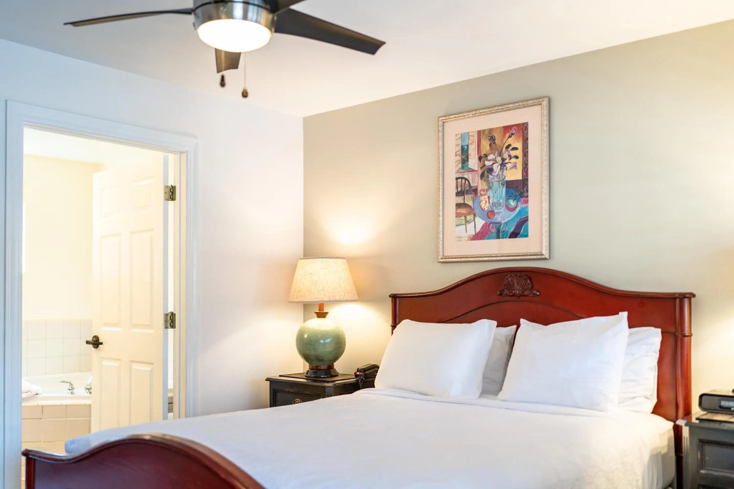 Bedroom, Bed in The Inn on Pine