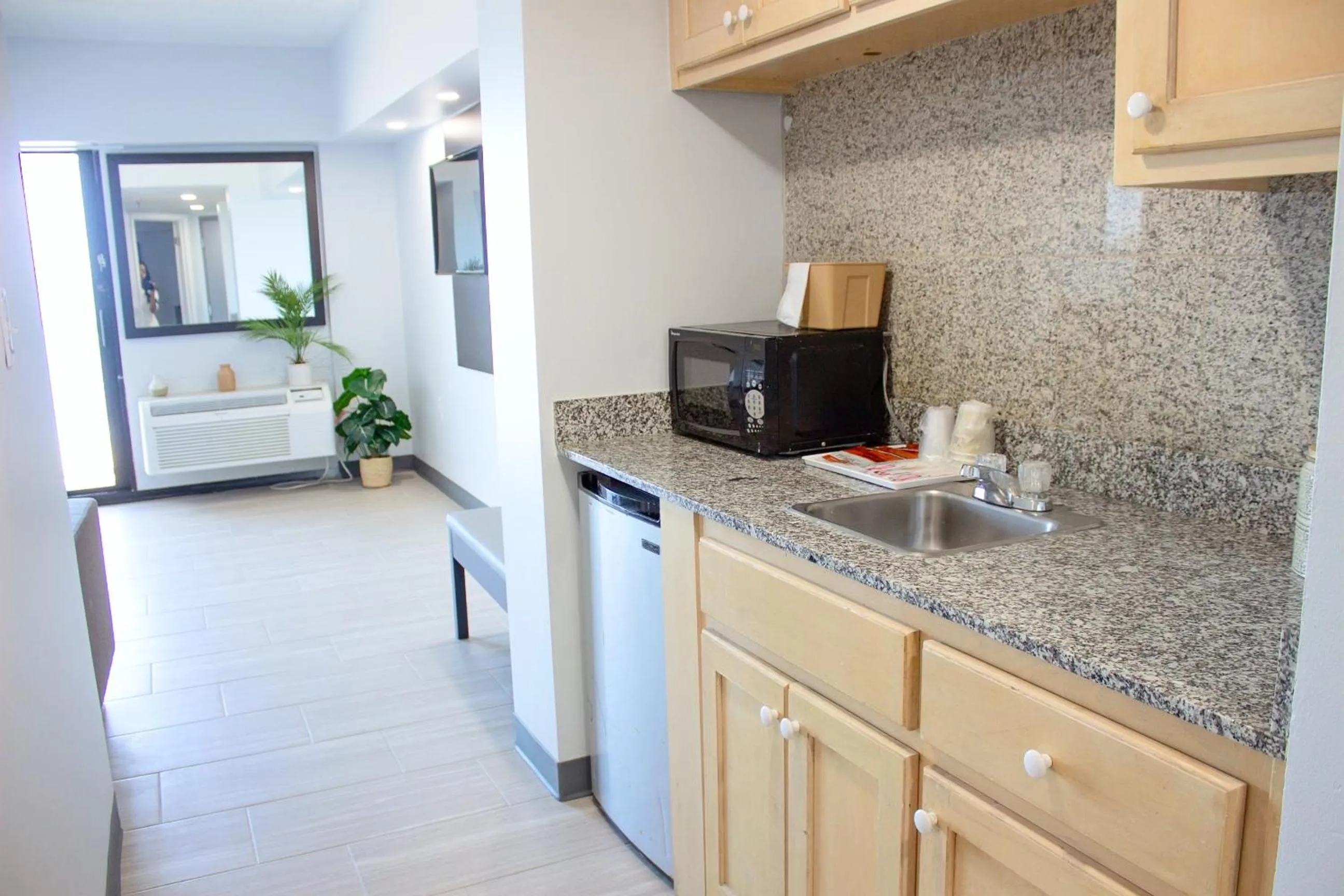 Coffee/tea facilities in Sun & Sand Resort Oceanfront Suites