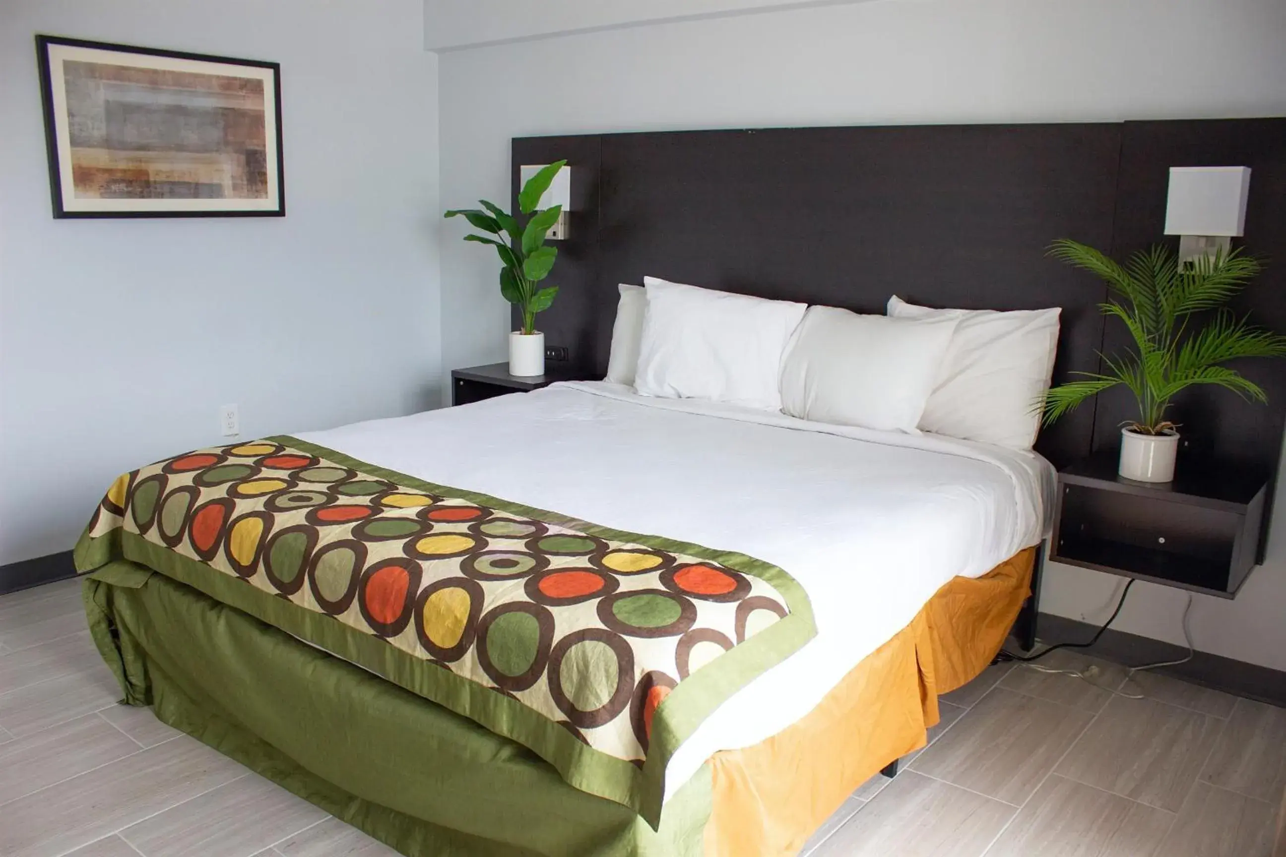 Bed in Sun & Sand Resort Oceanfront Suites Bed in Sun & Sand Resort Oceanfront Suites