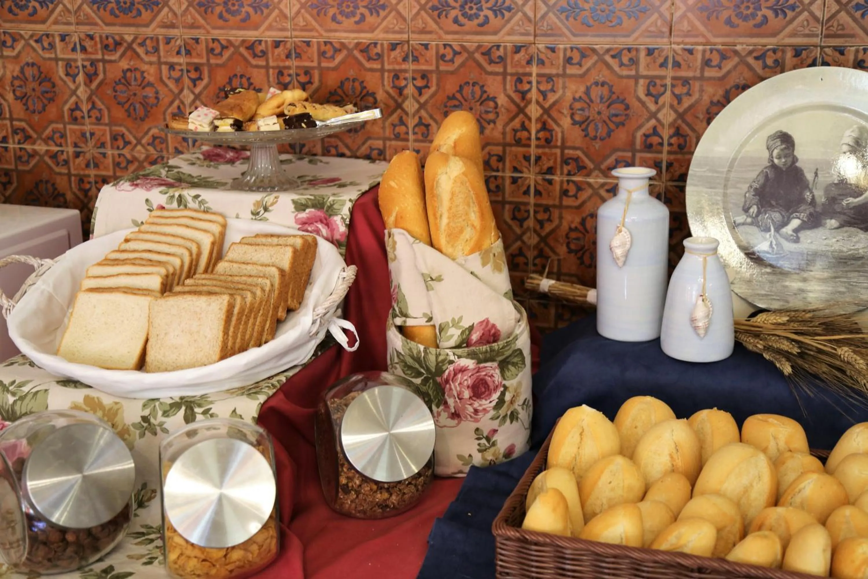 Continental breakfast in Arcos de Montemar
