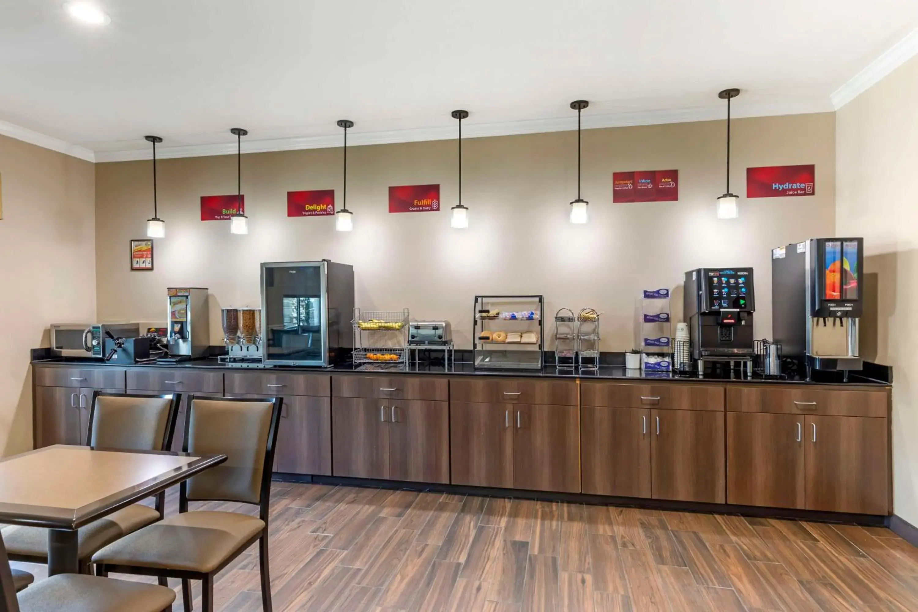 Breakfast in Best Western Plus Burleson Inn & Suites Breakfast in Best Western Plus Burleson Inn & Suites