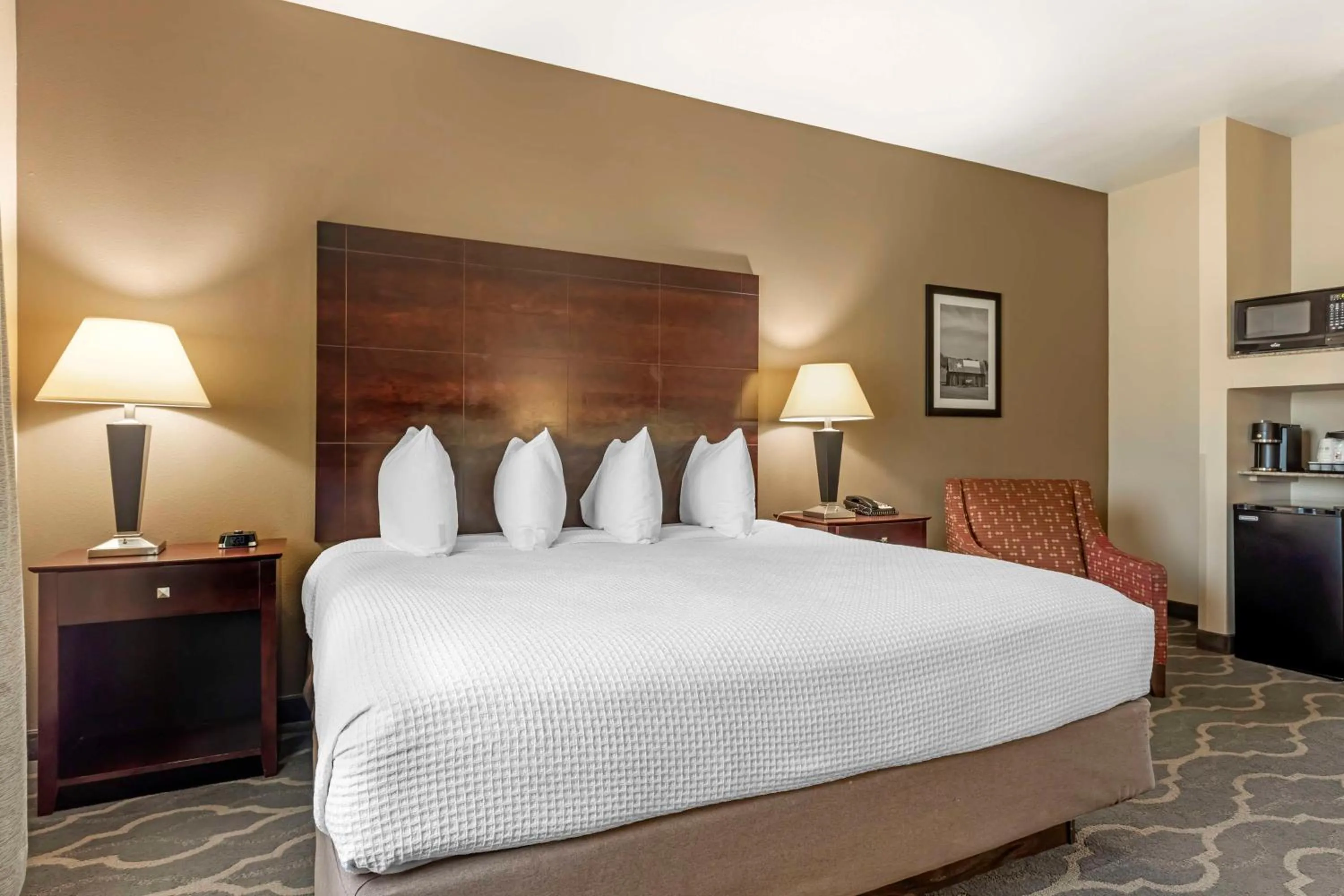 Bedroom, Bed in Best Western Plus Burleson Inn & Suites