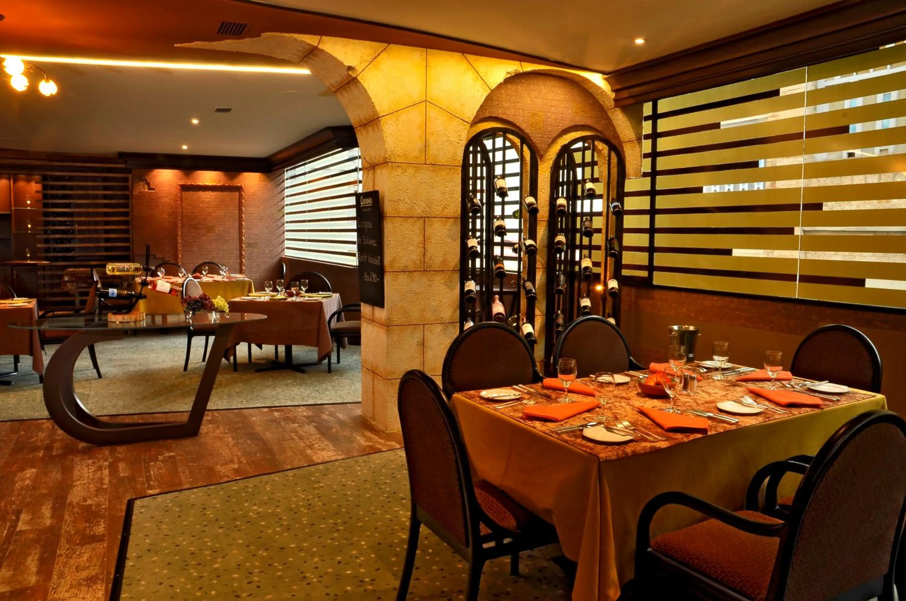 Restaurant/places to eat in Hotel Europa