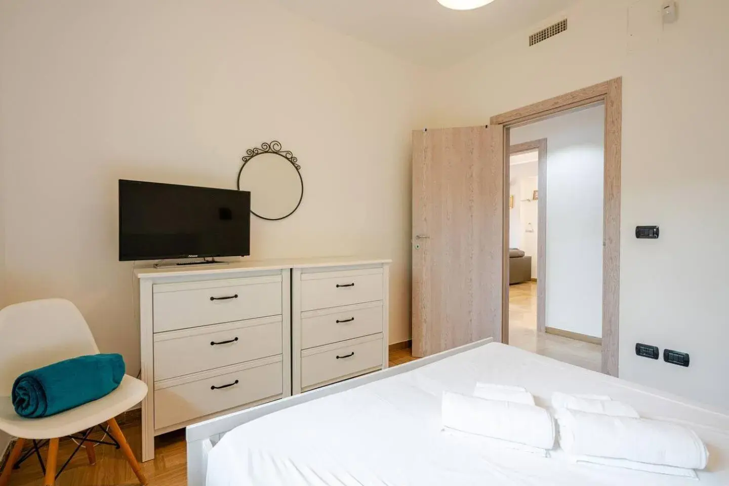 Bedroom, Bed in Massaroom Bedroom, Bed in Massaroom