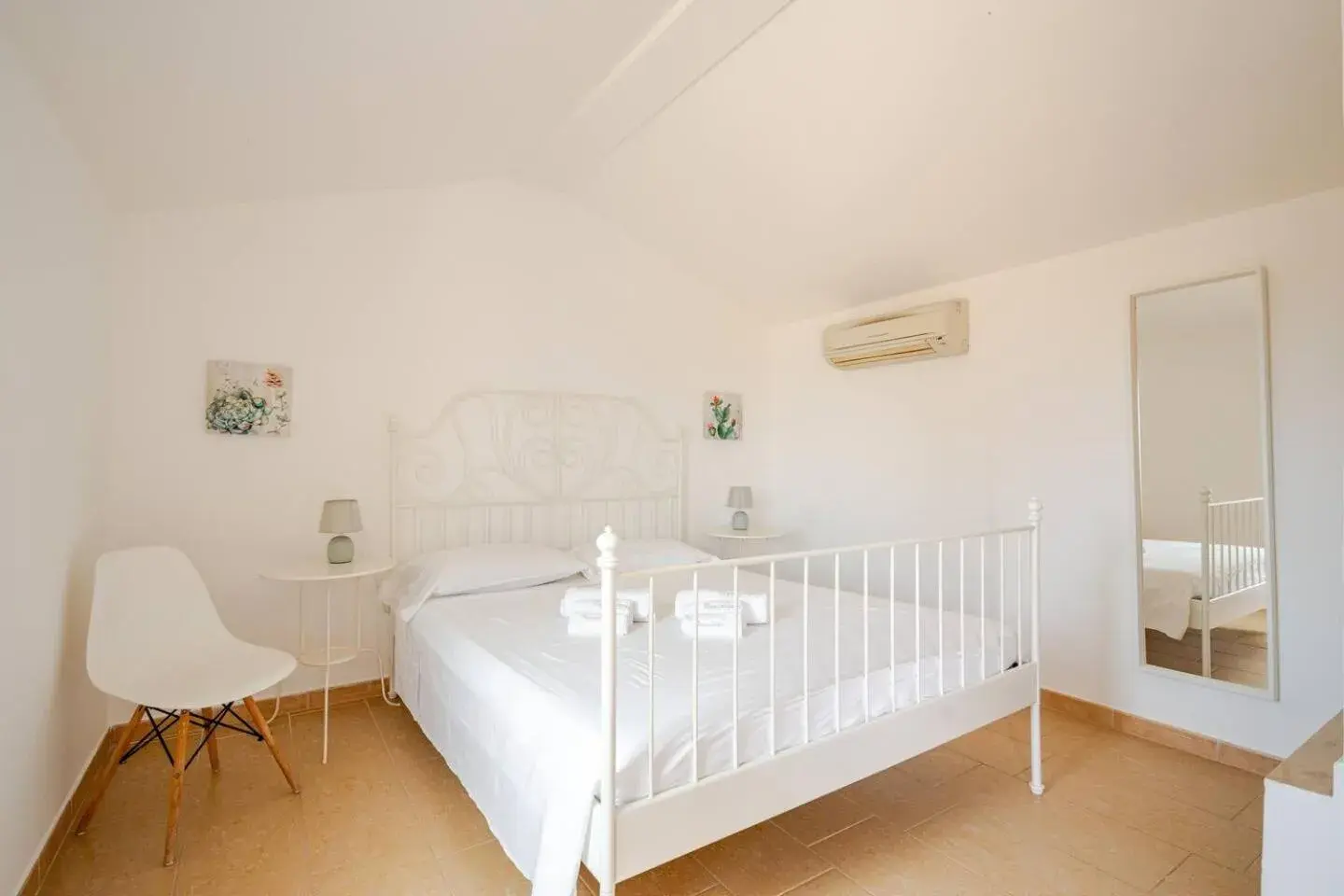 Bedroom, Bed in Massaroom Bedroom, Bed in Massaroom