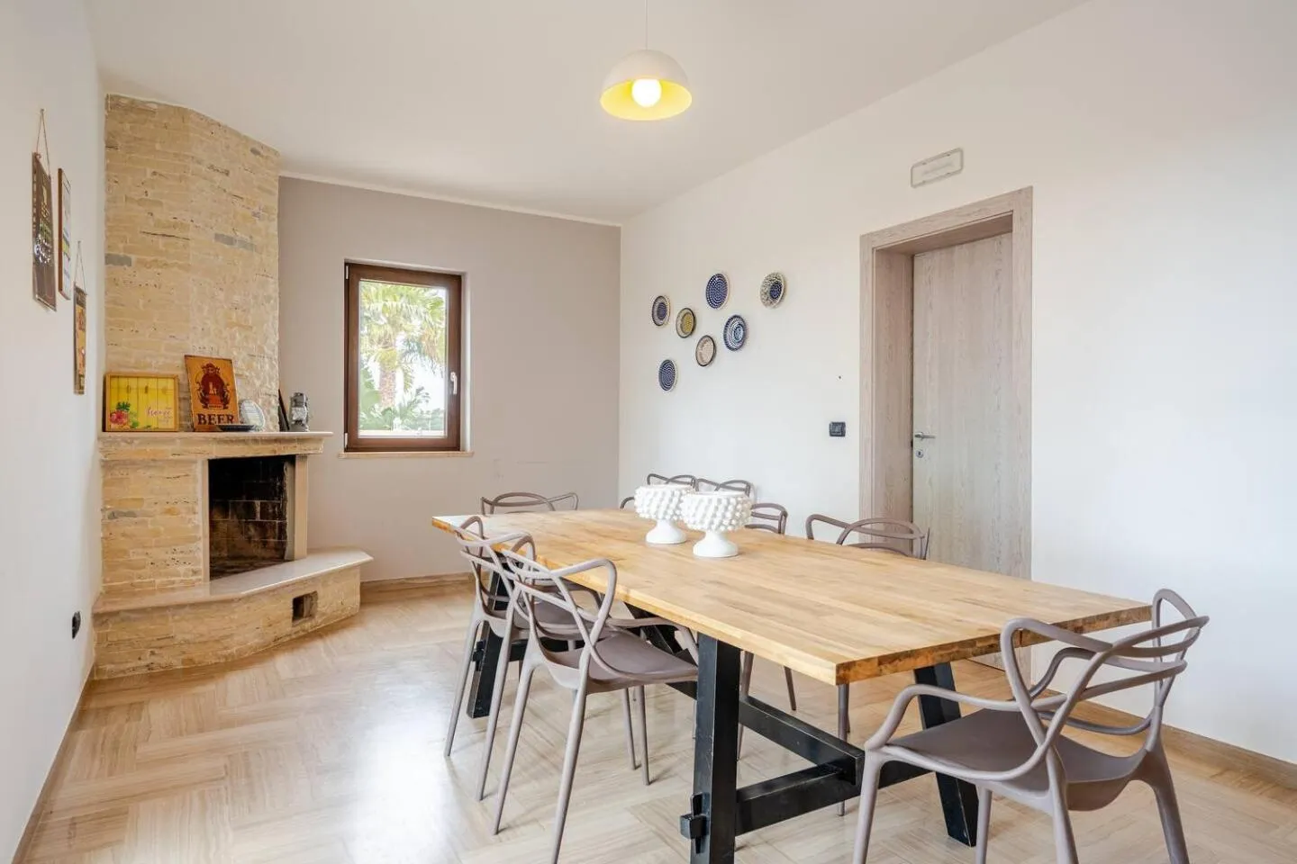 Dining area in Massaroom