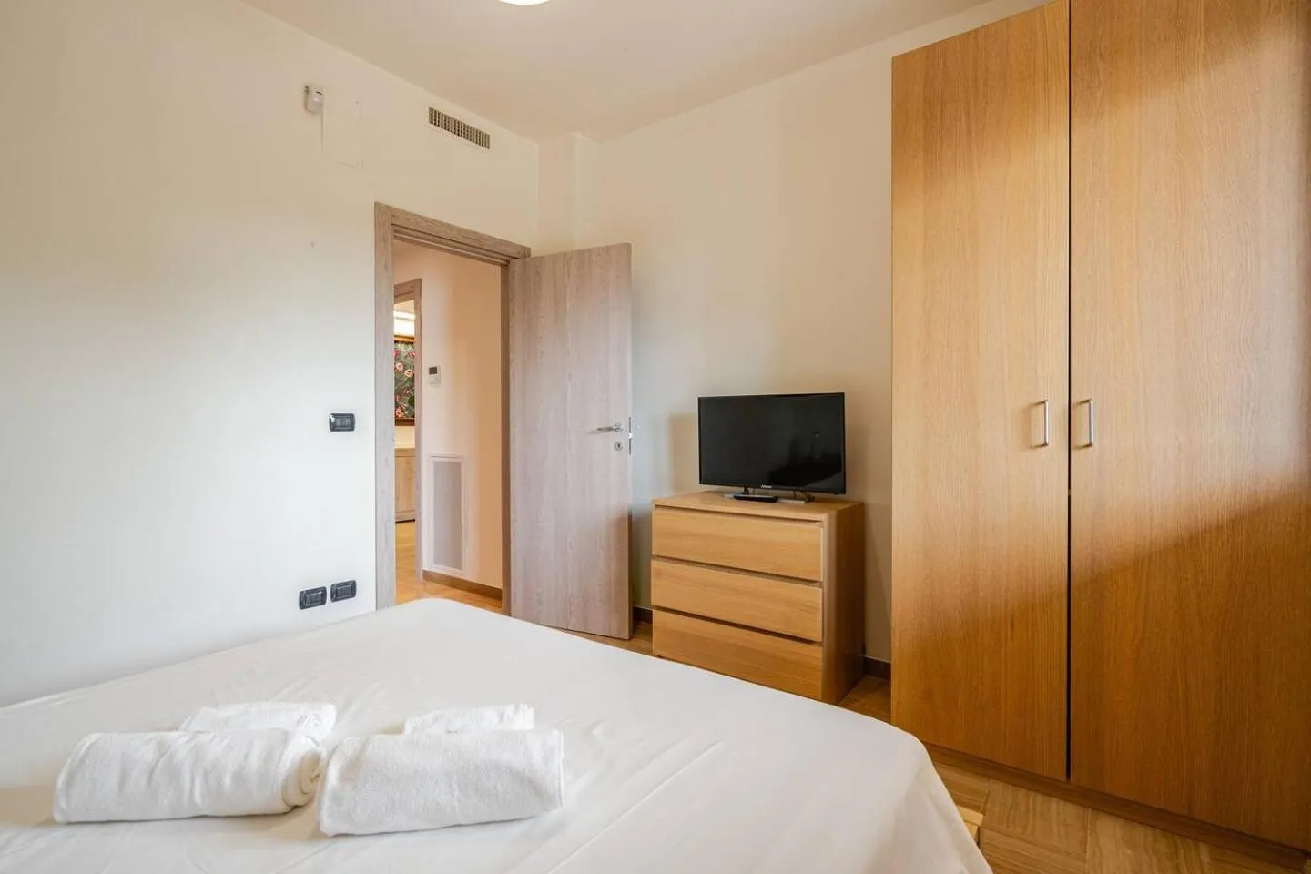 Bedroom, Bed in Massaroom