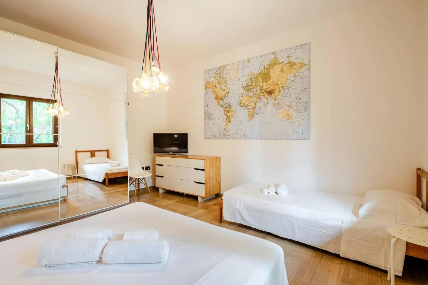 Bedroom, Bed in Massaroom