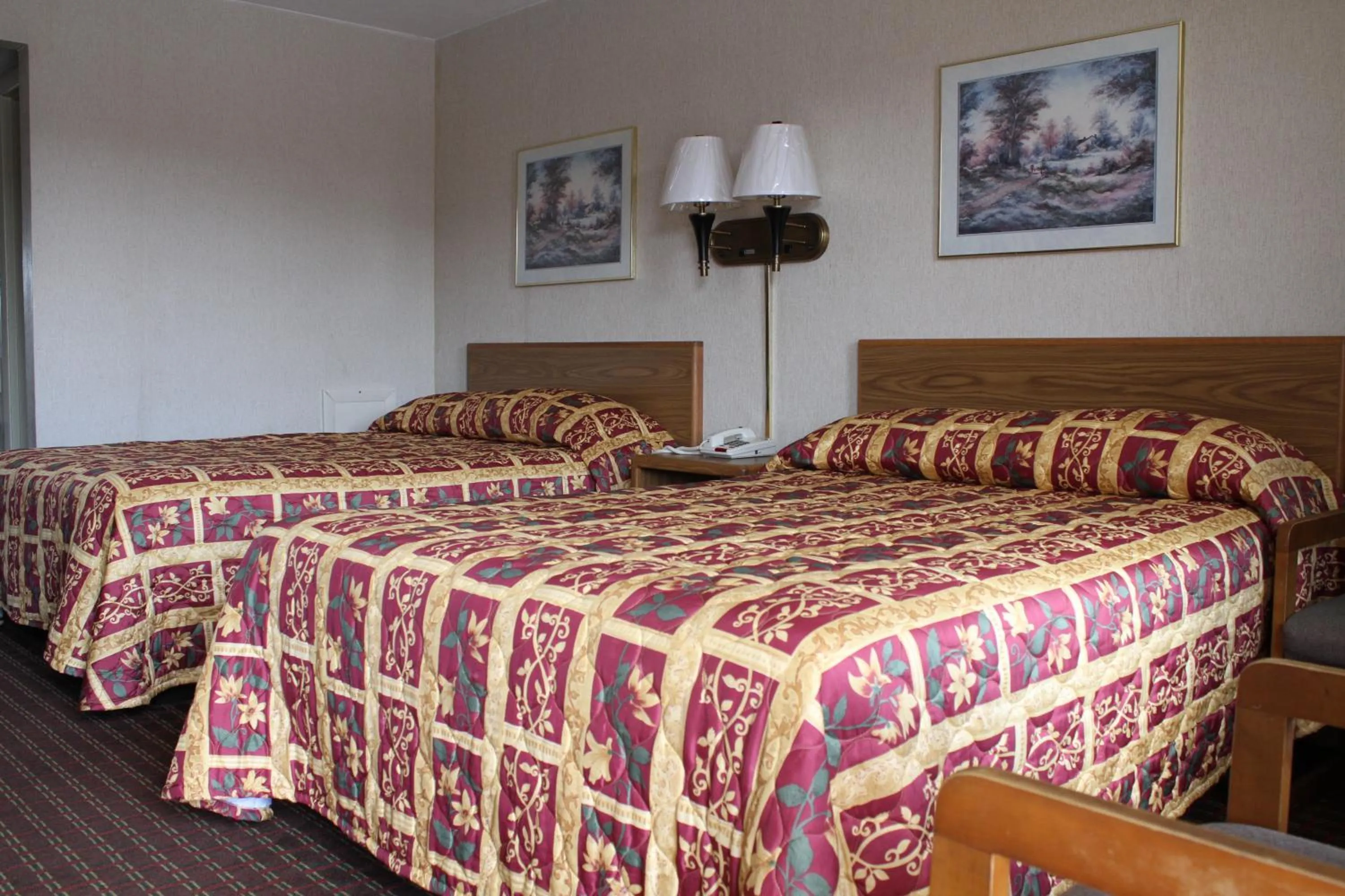 Bed in Budget Host Inn Bristol