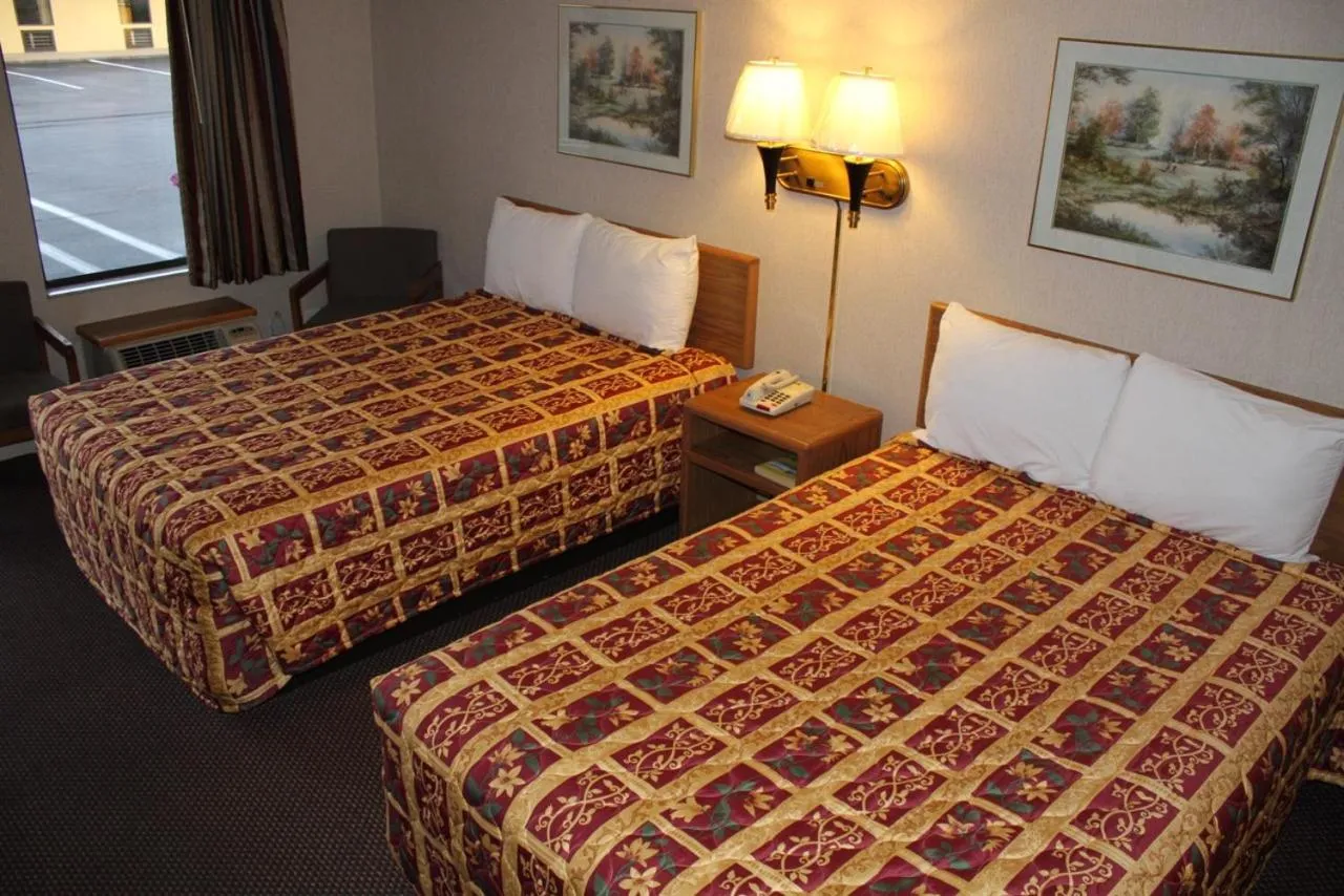 Bed in Budget Host Inn Bristol