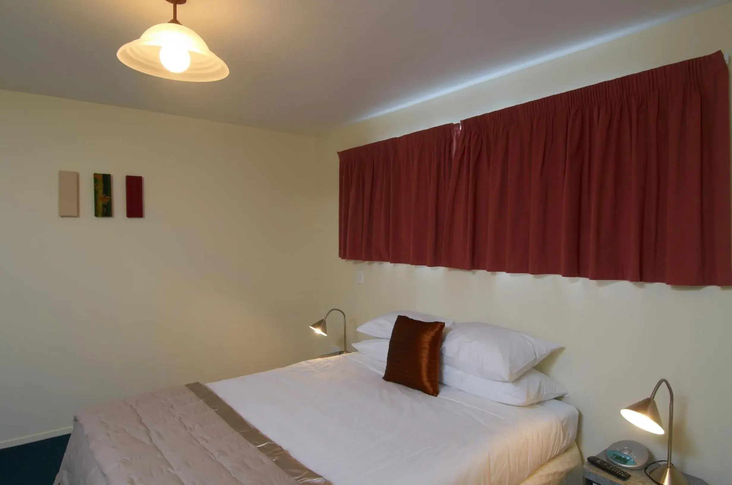 Bed in Bavarian Motel Bed in Bavarian Motel