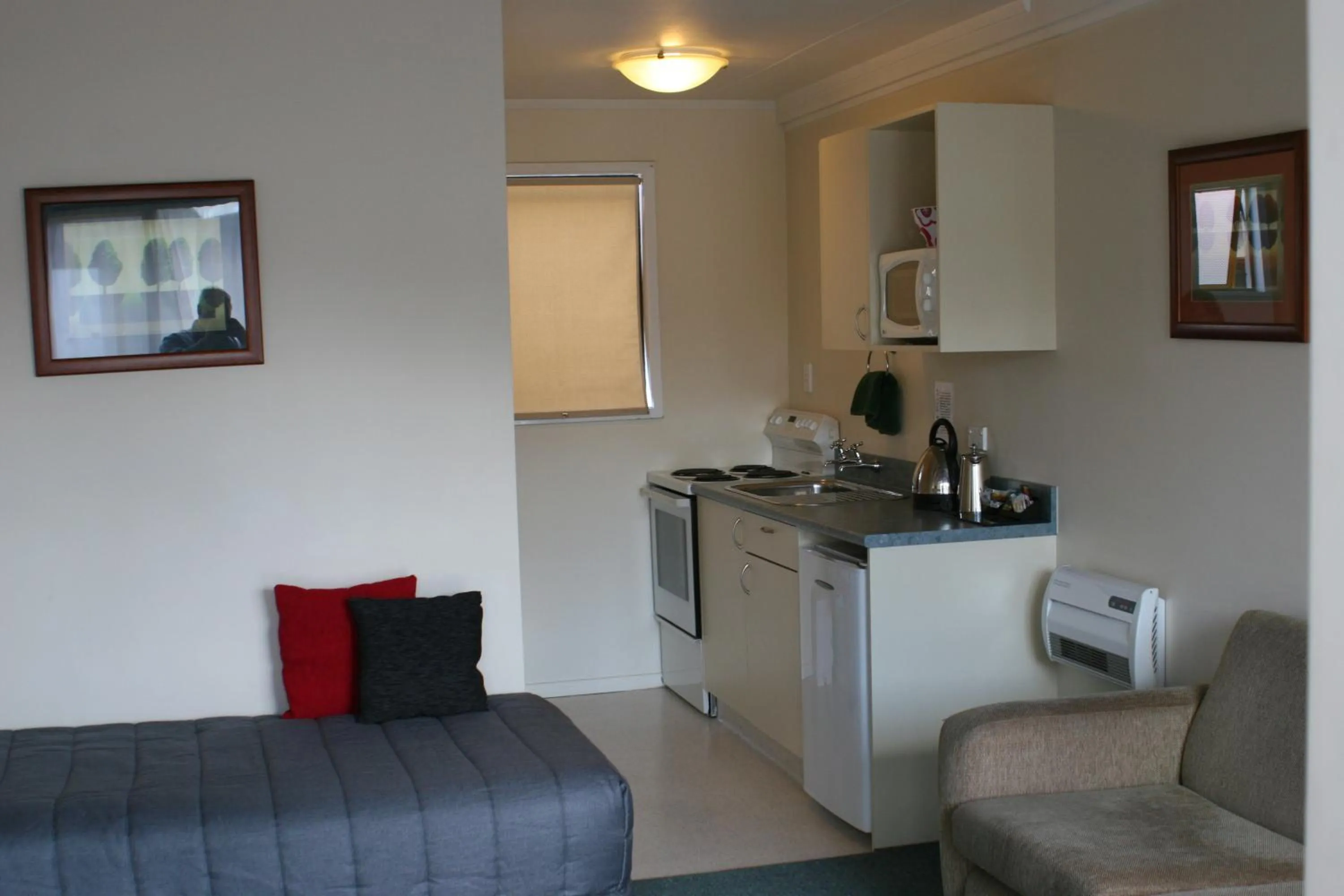 Kitchen or kitchenette in Bavarian Motel