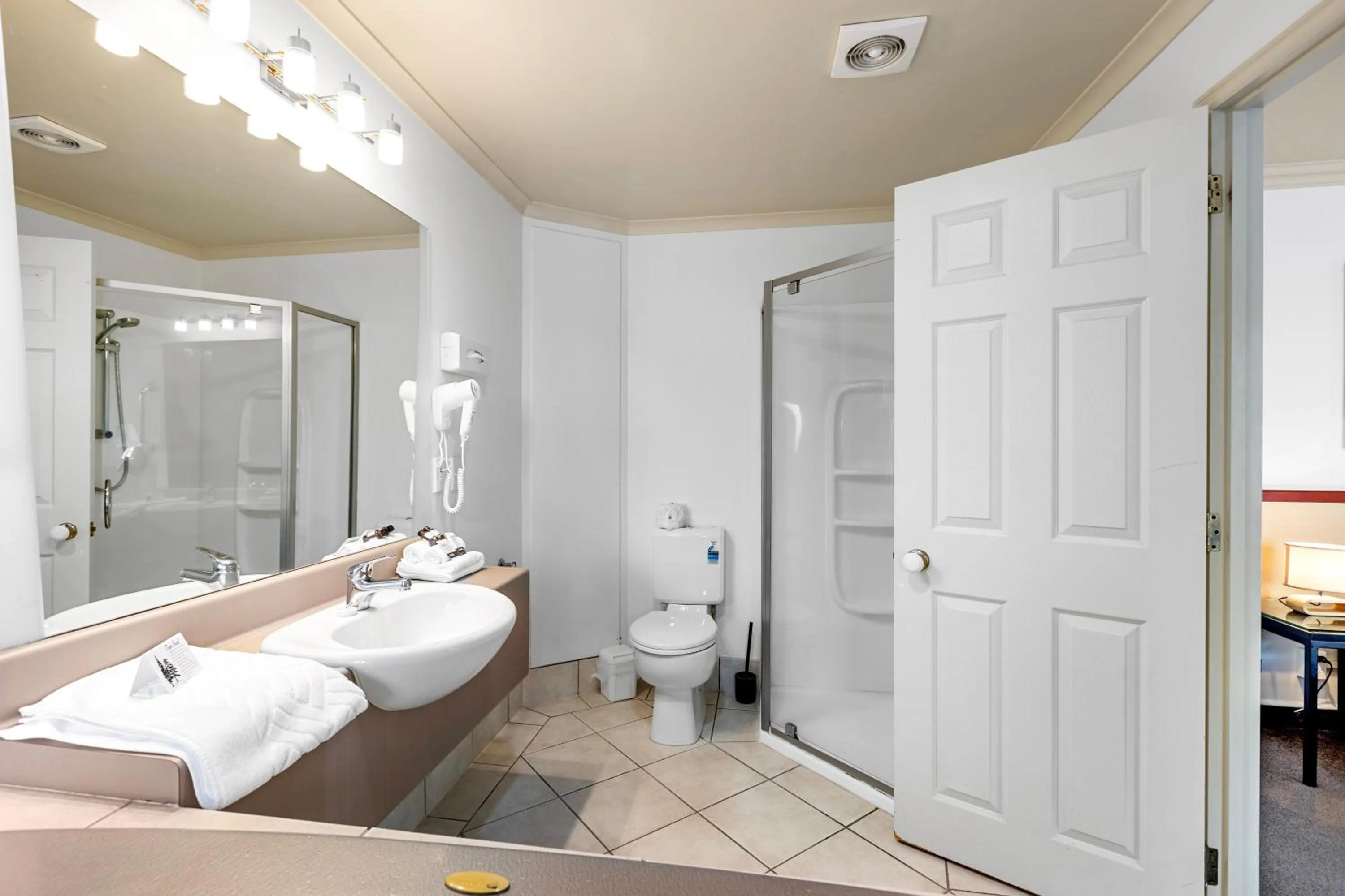 Bed in Tuscany Villas Whakatane