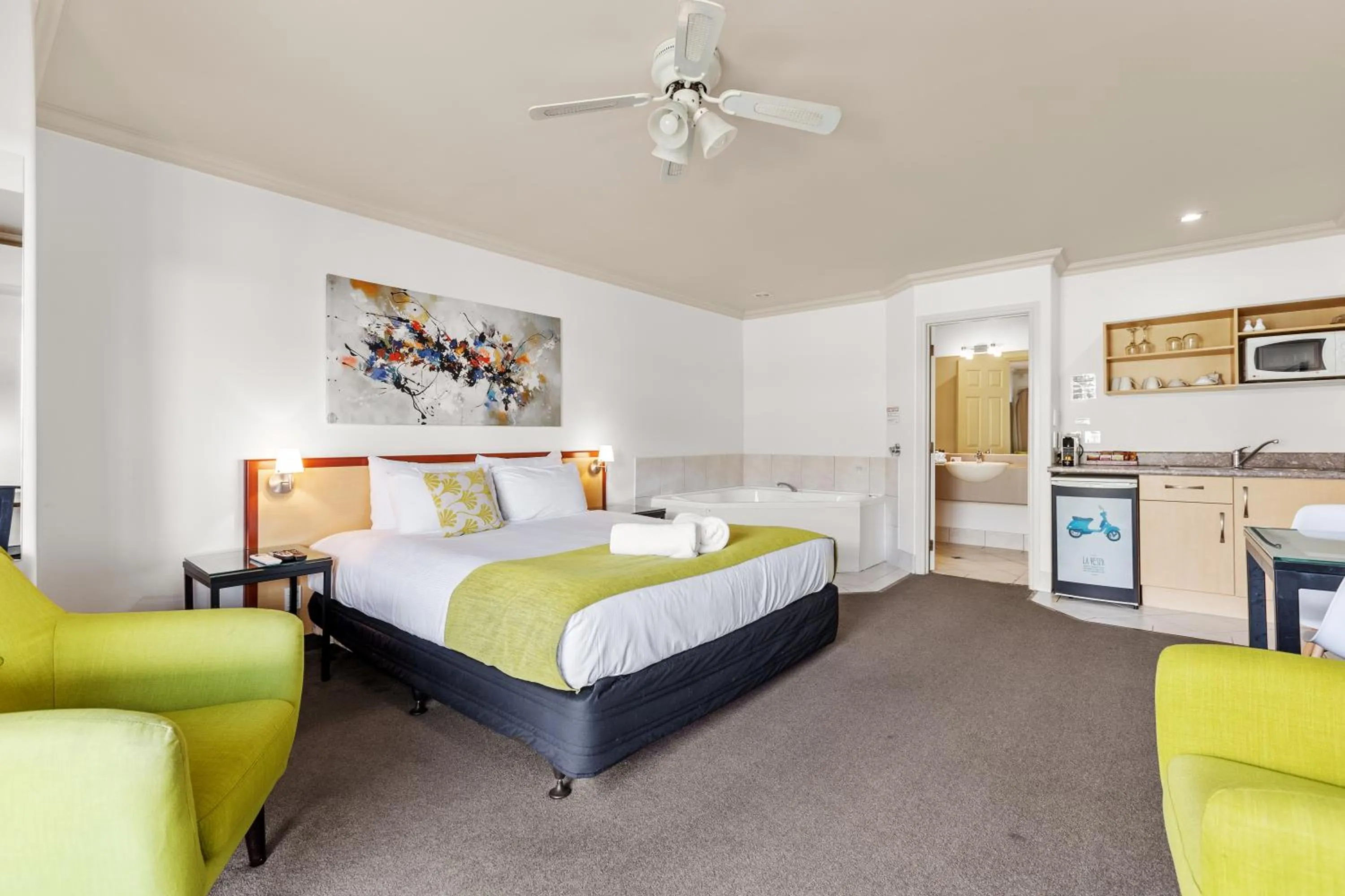 Bed in Tuscany Villas Whakatane