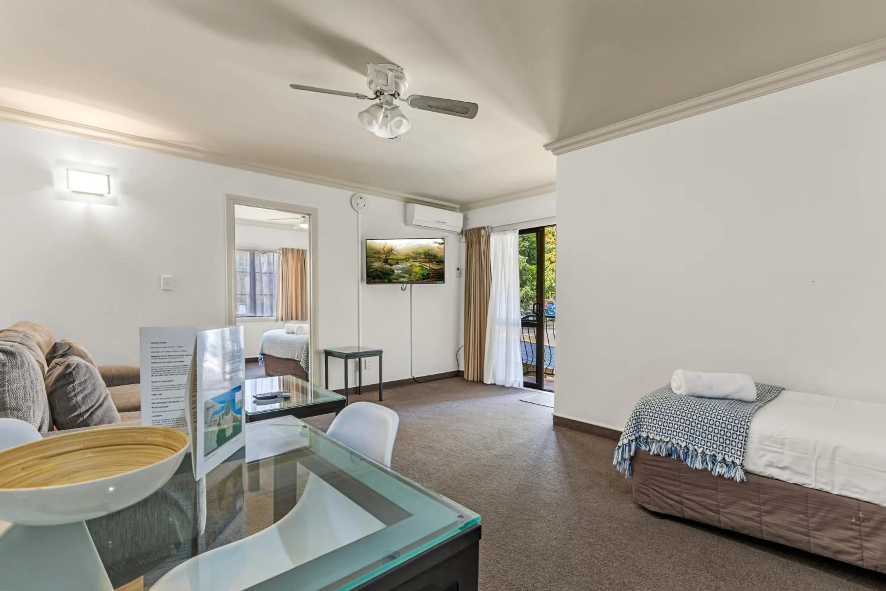 Deluxe Family Suite in Tuscany Villas Whakatane Deluxe Family Suite in Tuscany Villas Whakatane