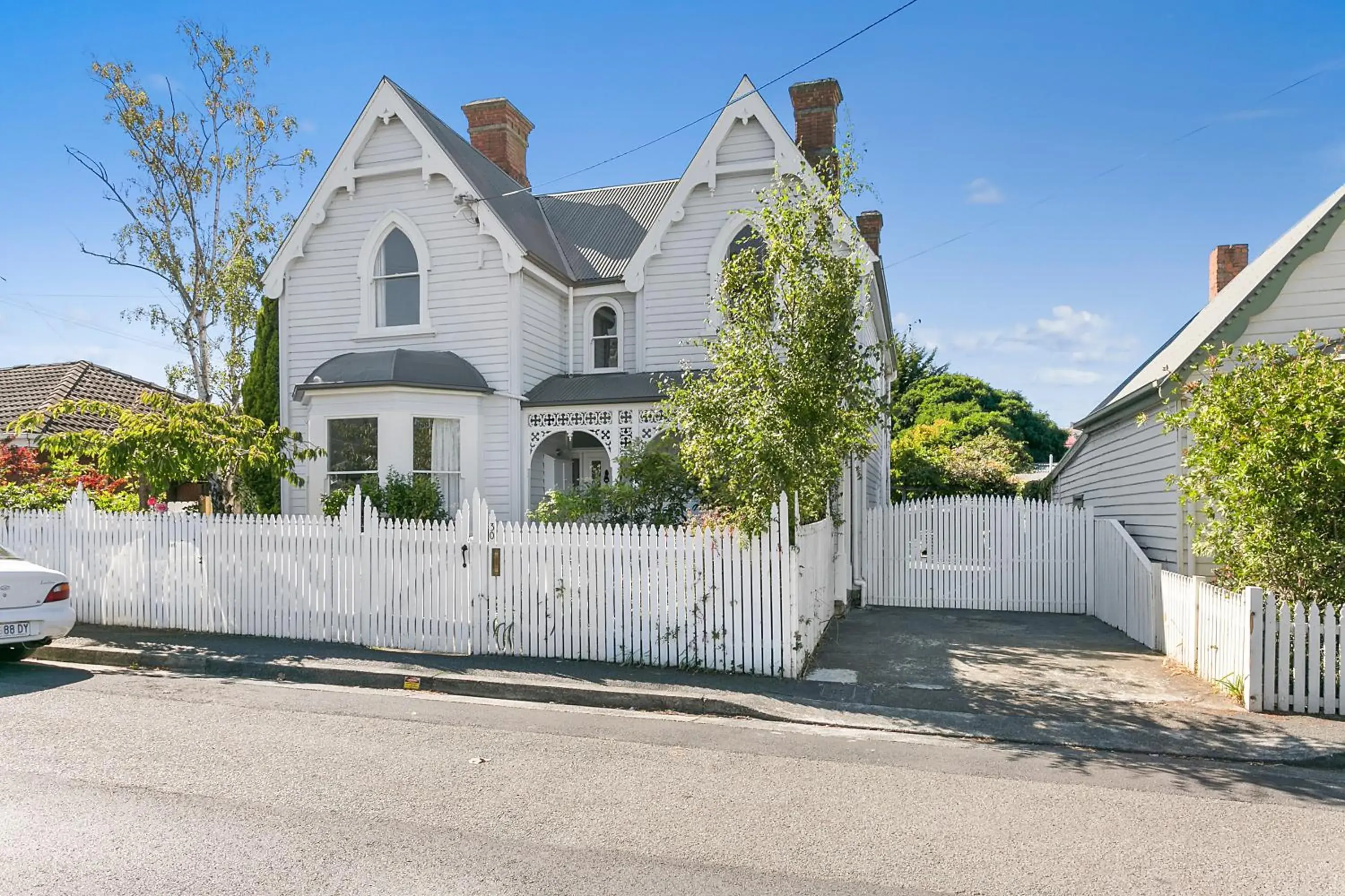 Amberley - circa 1880s Luxury - 5 b'rooms sleeps 9 Amberley - circa 1880s Luxury - 5 b'rooms sleeps 9