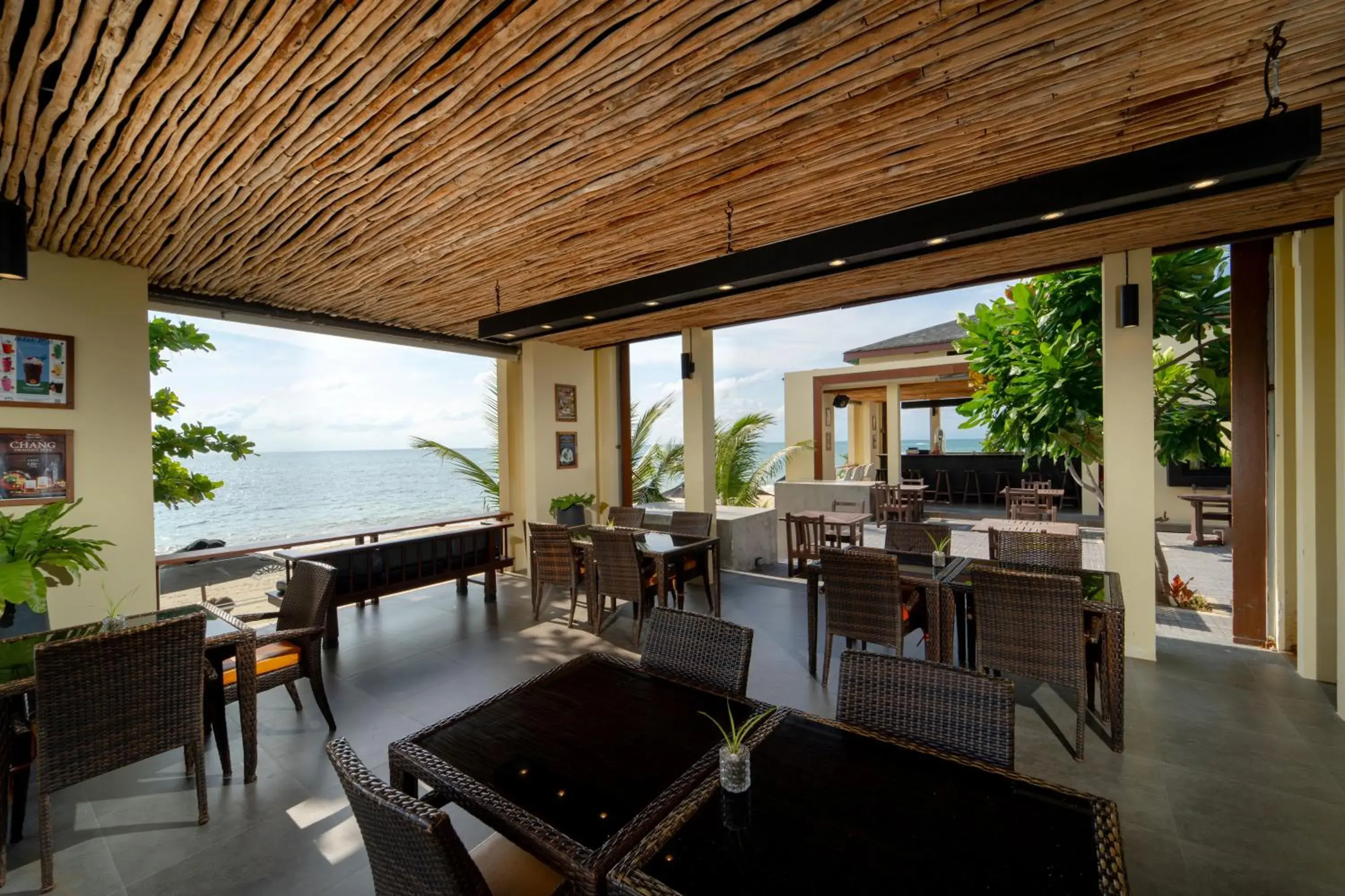 Lounge or bar in Pavilion Samui Villas and Resort - SHA Extra Plus Lounge or bar in Pavilion Samui Villas and Resort - SHA Extra Plus