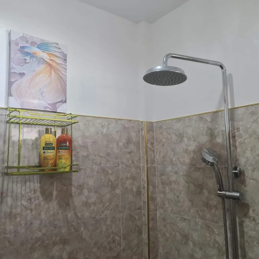 Shower in Aquarius - Port Barton