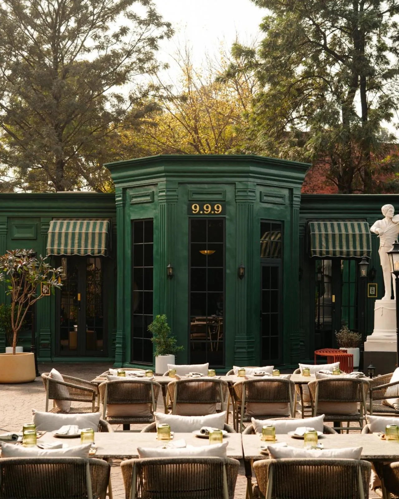 Restaurant/places to eat in JW Marriott Hotel Chandigarh