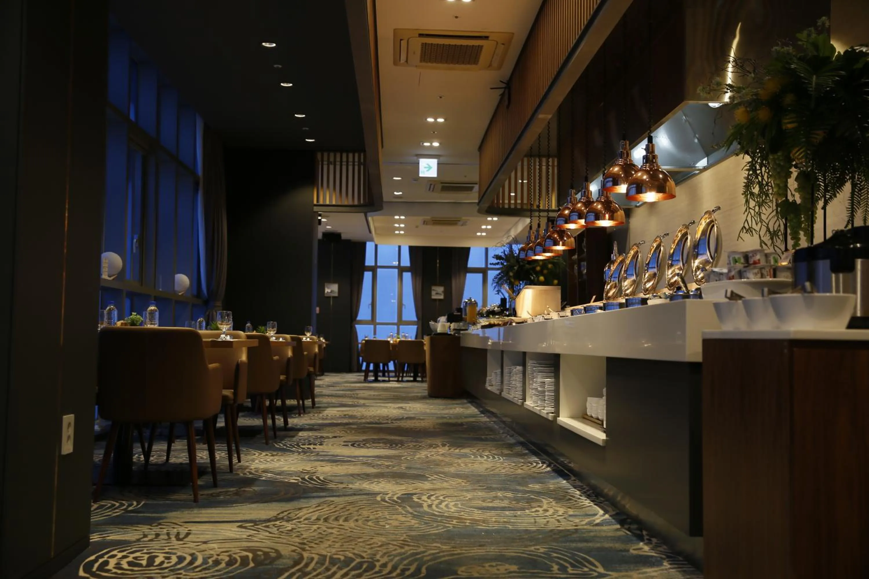 Restaurant/places to eat in J One Hotel Cheongju