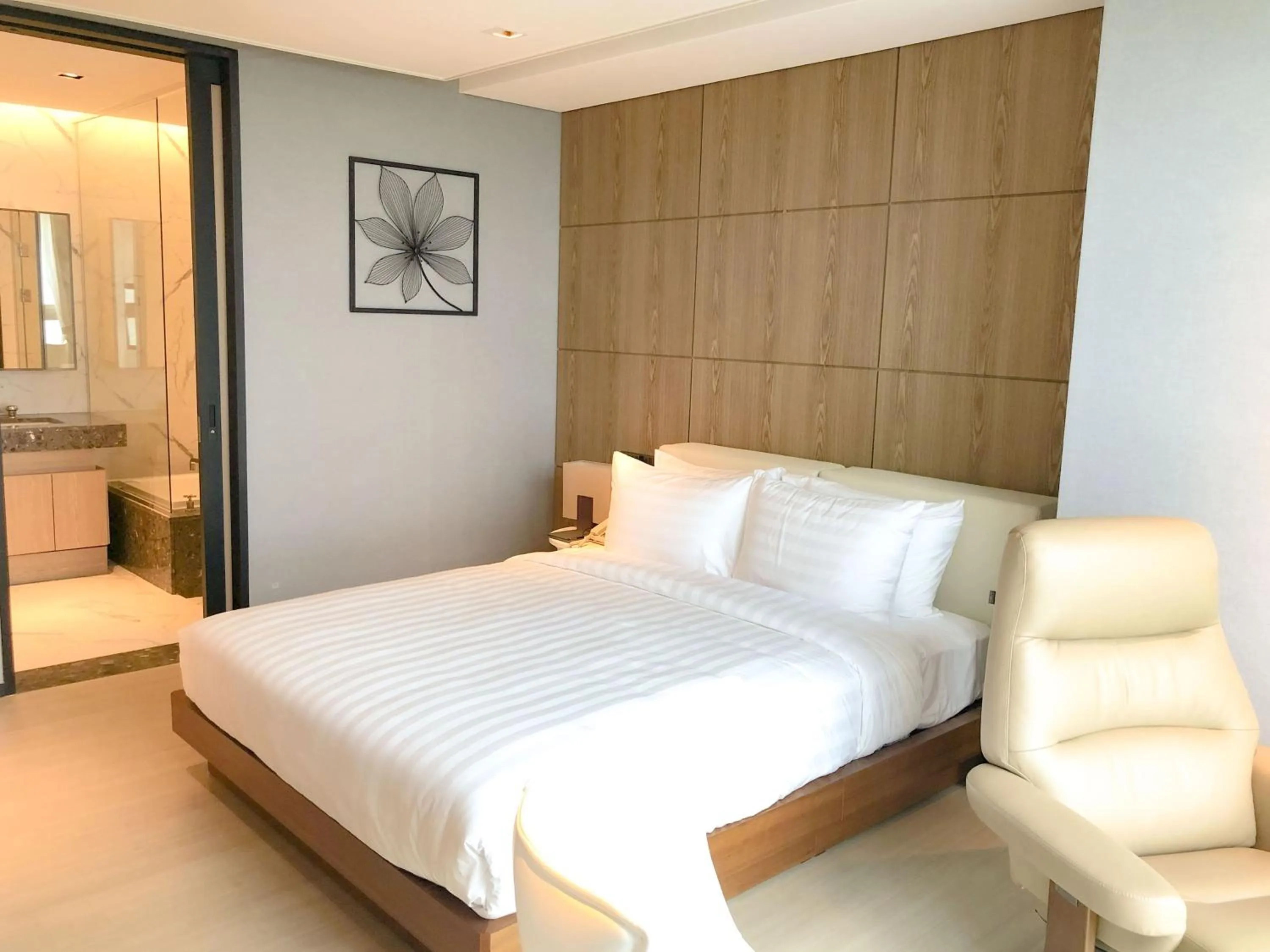 Bed in J One Hotel Cheongju