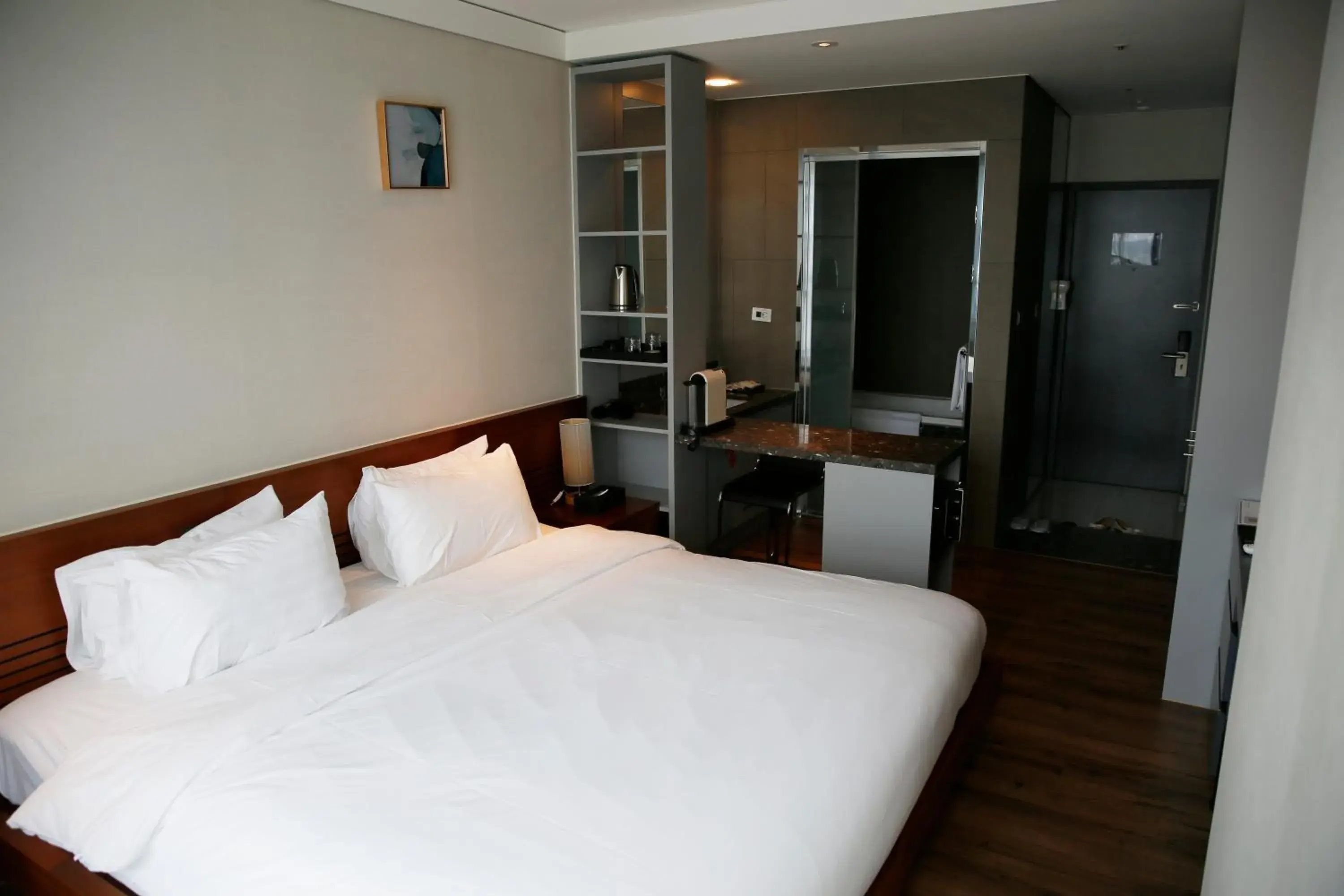 Executive Hollywood Double Room in J One Hotel Cheongju Executive Hollywood Double Room in J One Hotel Cheongju