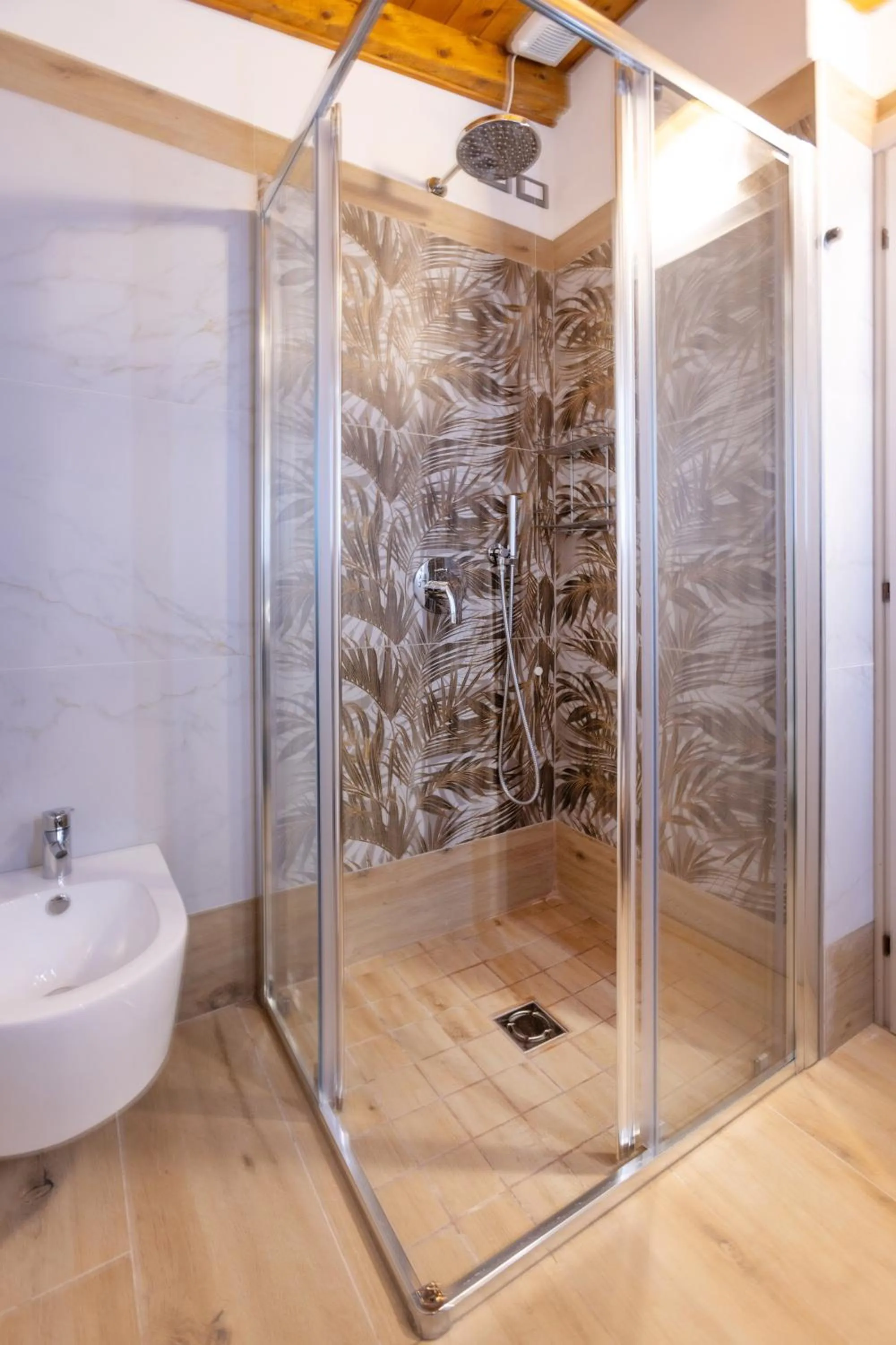 Shower in Hotel Rabay