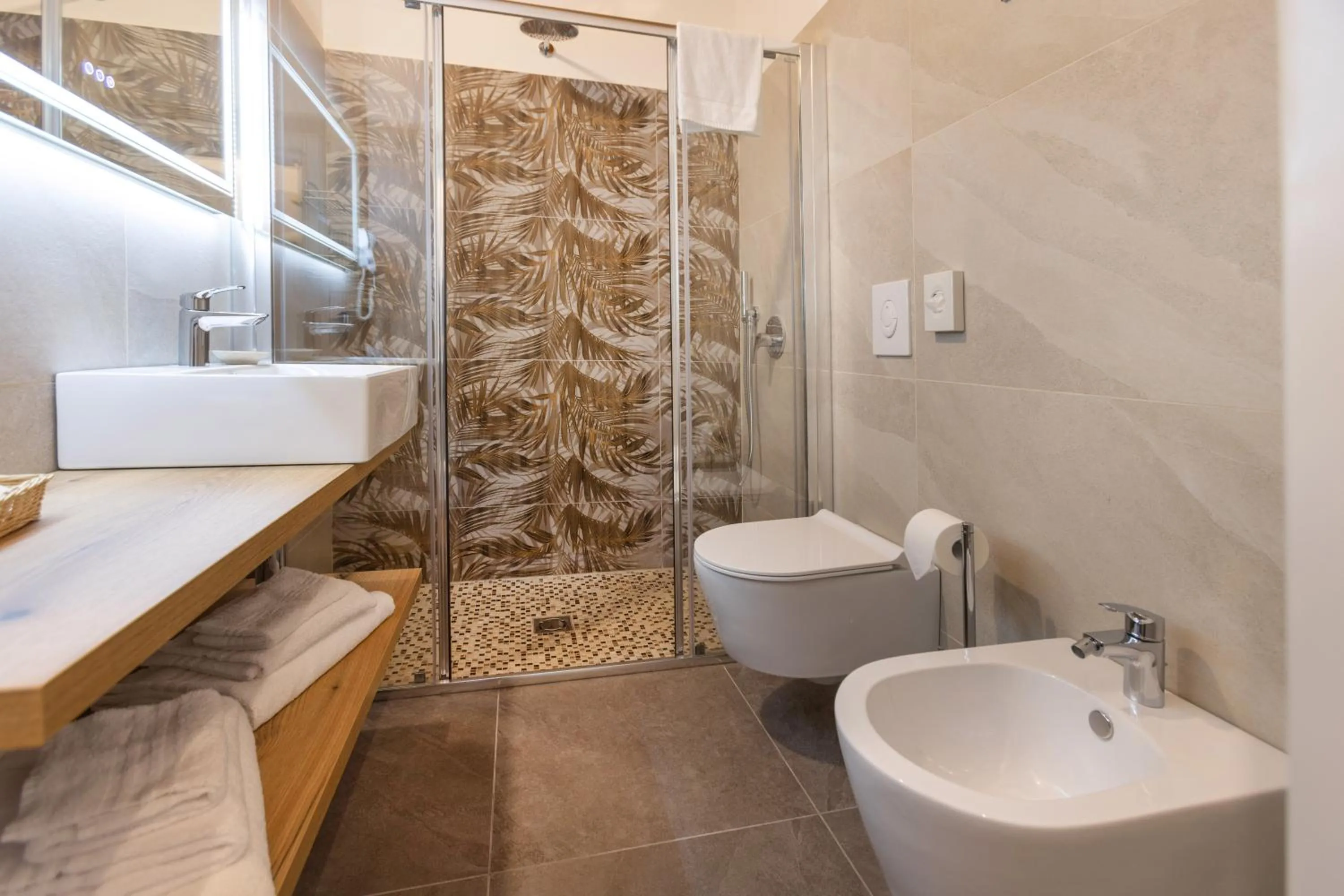 Shower in Hotel Rabay