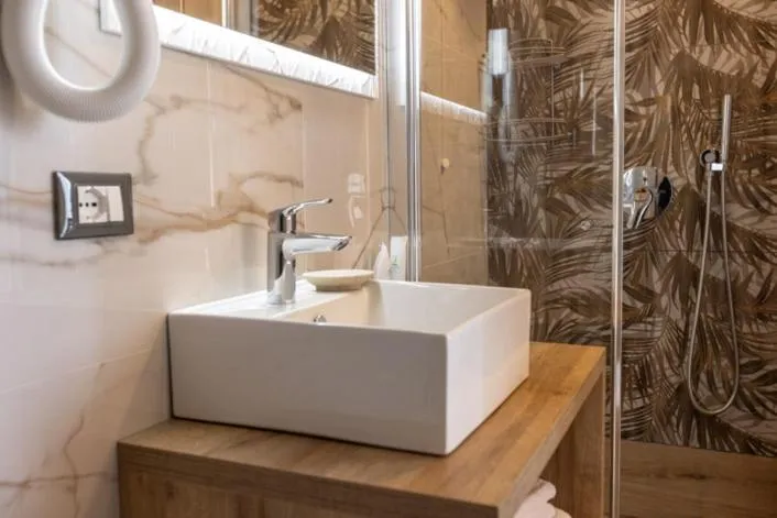 Shower in Hotel Rabay