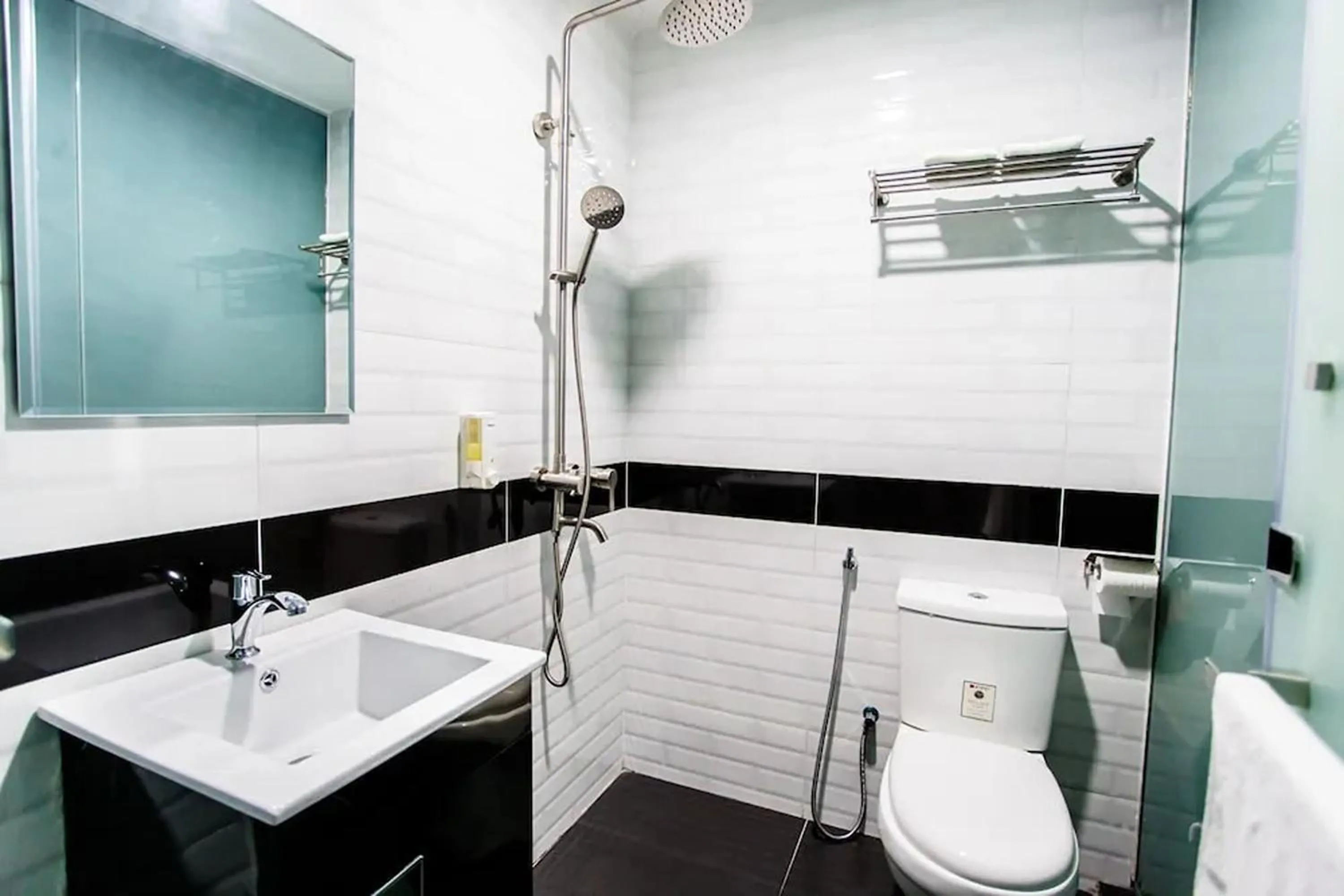 Toilet in Jenjarom Boutique Hotel