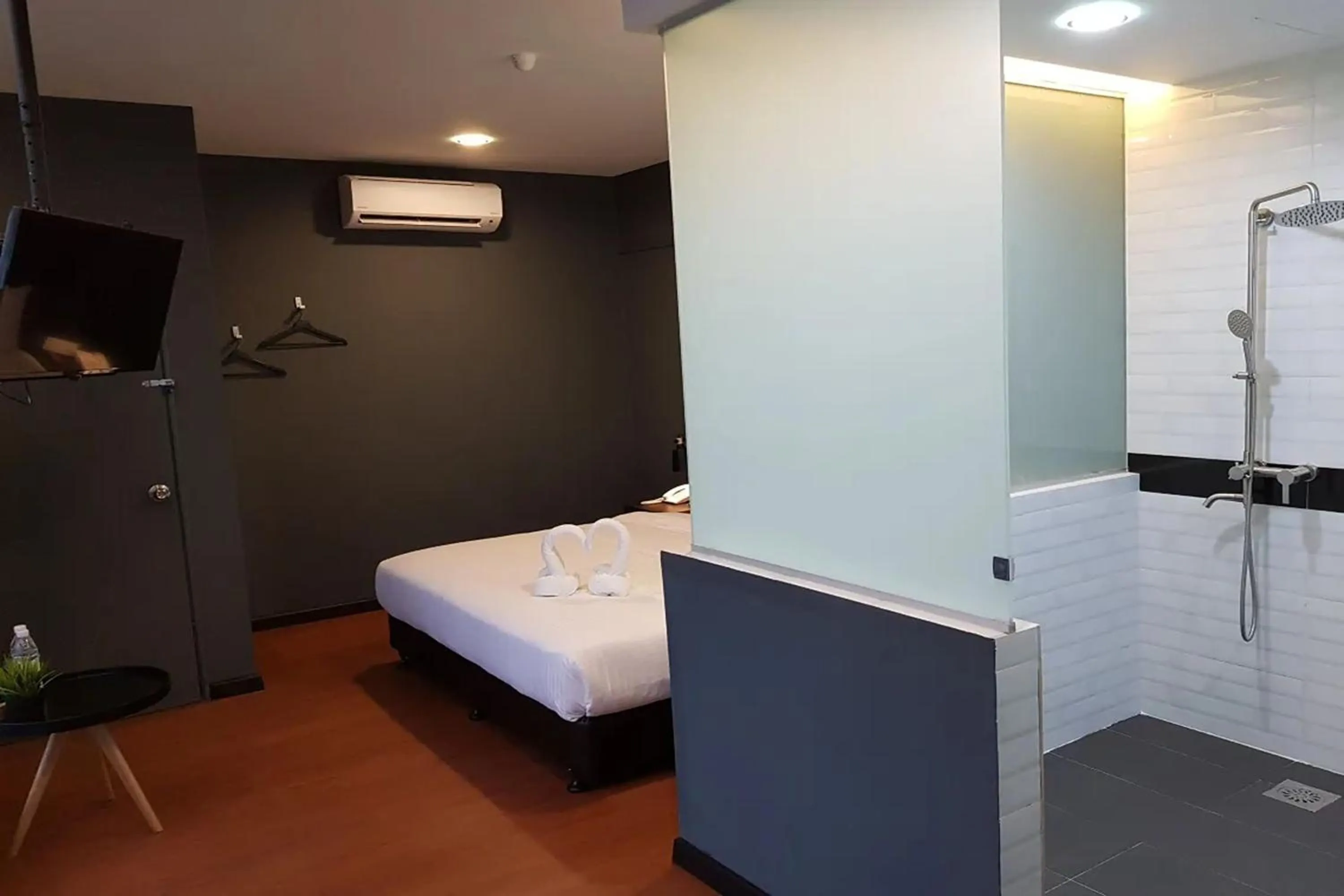 Bed in Jenjarom Boutique Hotel