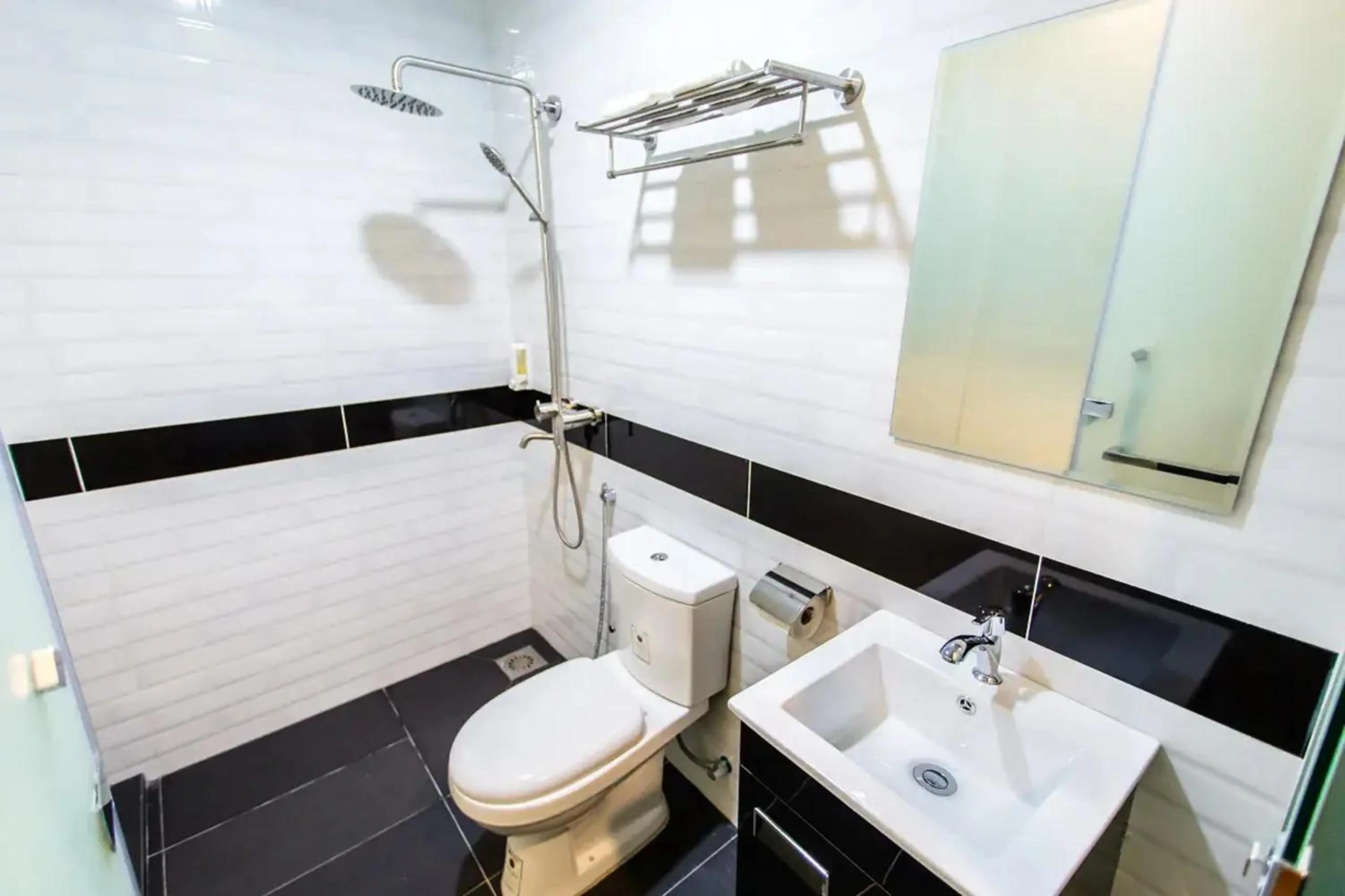 Toilet in Jenjarom Boutique Hotel