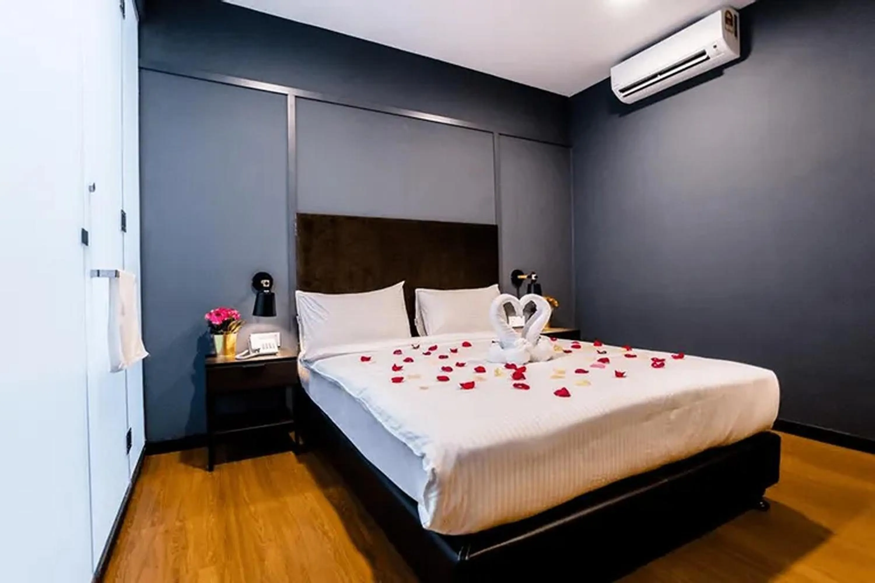 Bed in Jenjarom Boutique Hotel