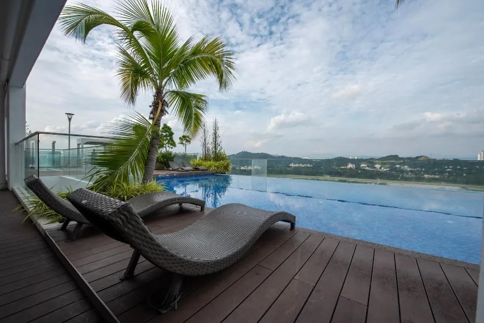 Swimming pool in Residensi Flora
