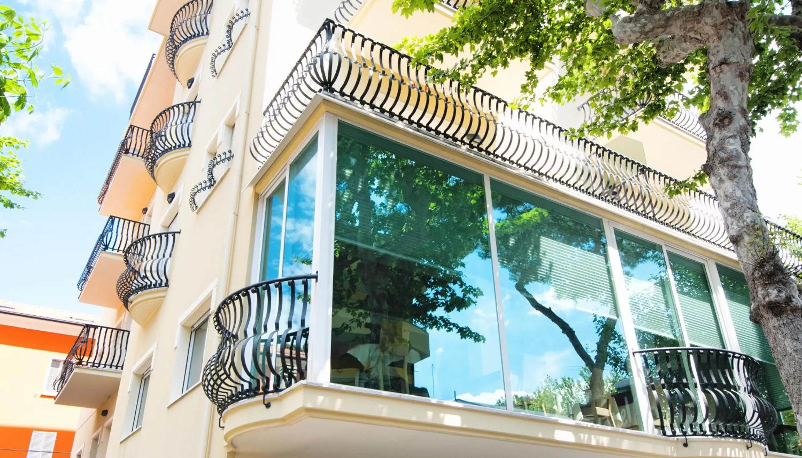 Property building in Hotel Aria di Mare Bed & Breakfast & Beach in centro a Riccione