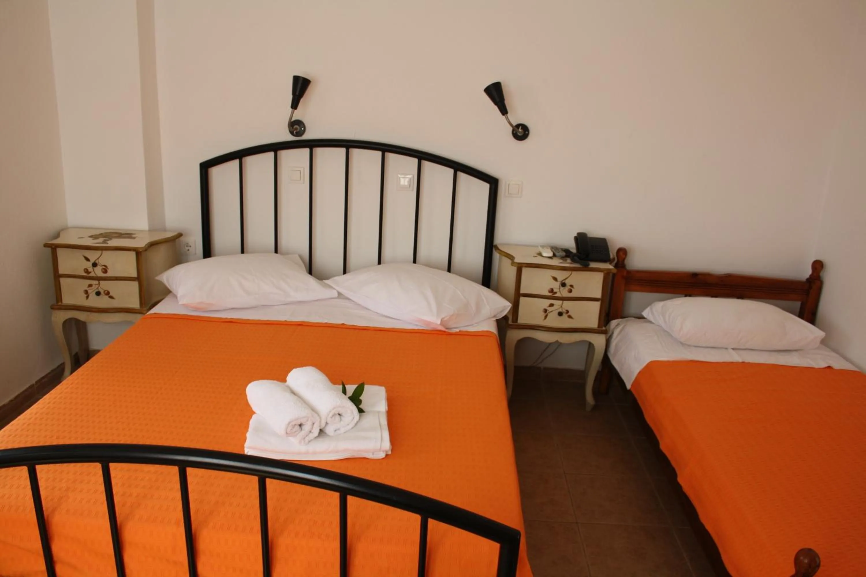 Photo of the whole room, Bed in Amorani Studios