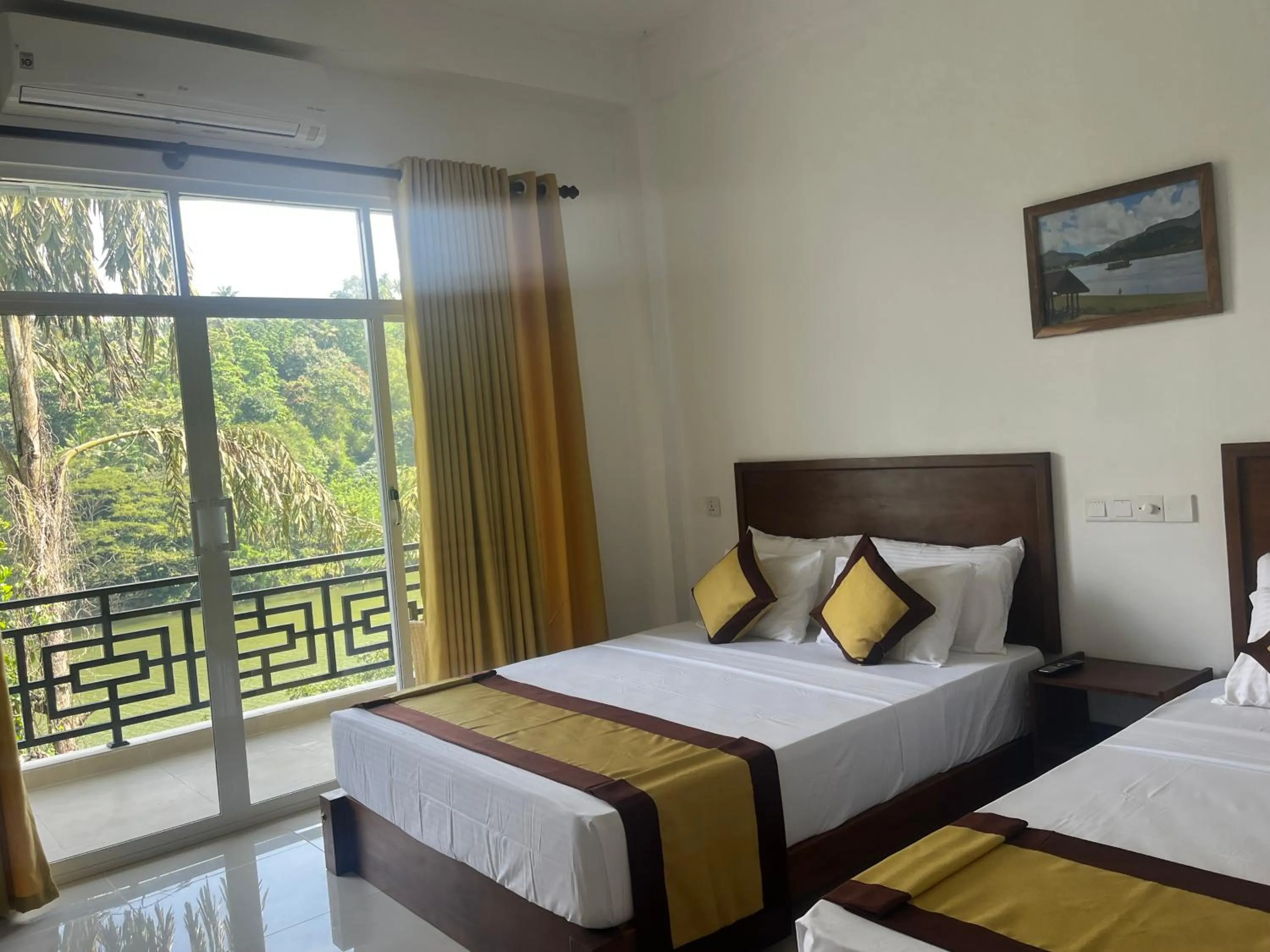 Bed in Kandy Rivers Edge Nature Resort