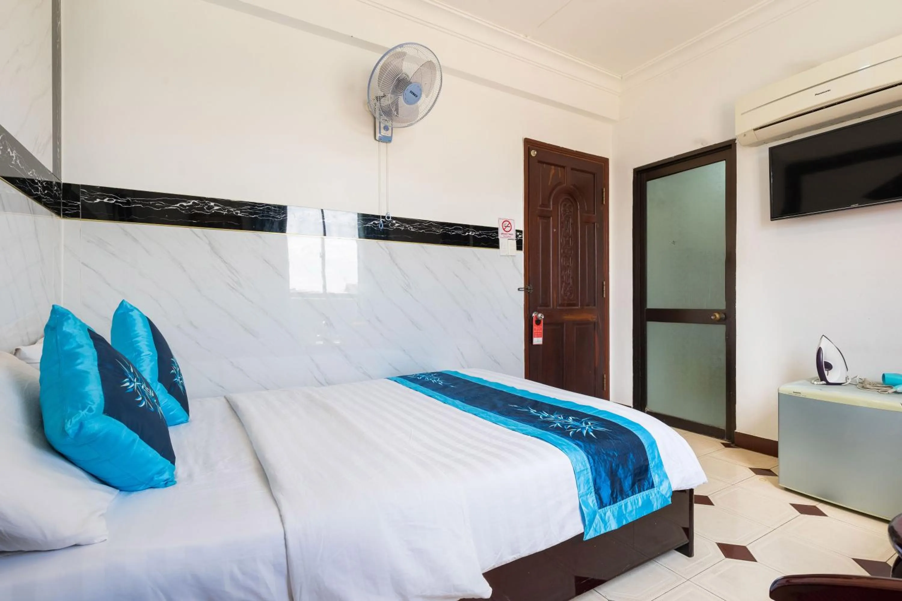 Photo of the whole room, Bed in Thanh Lan Hotel