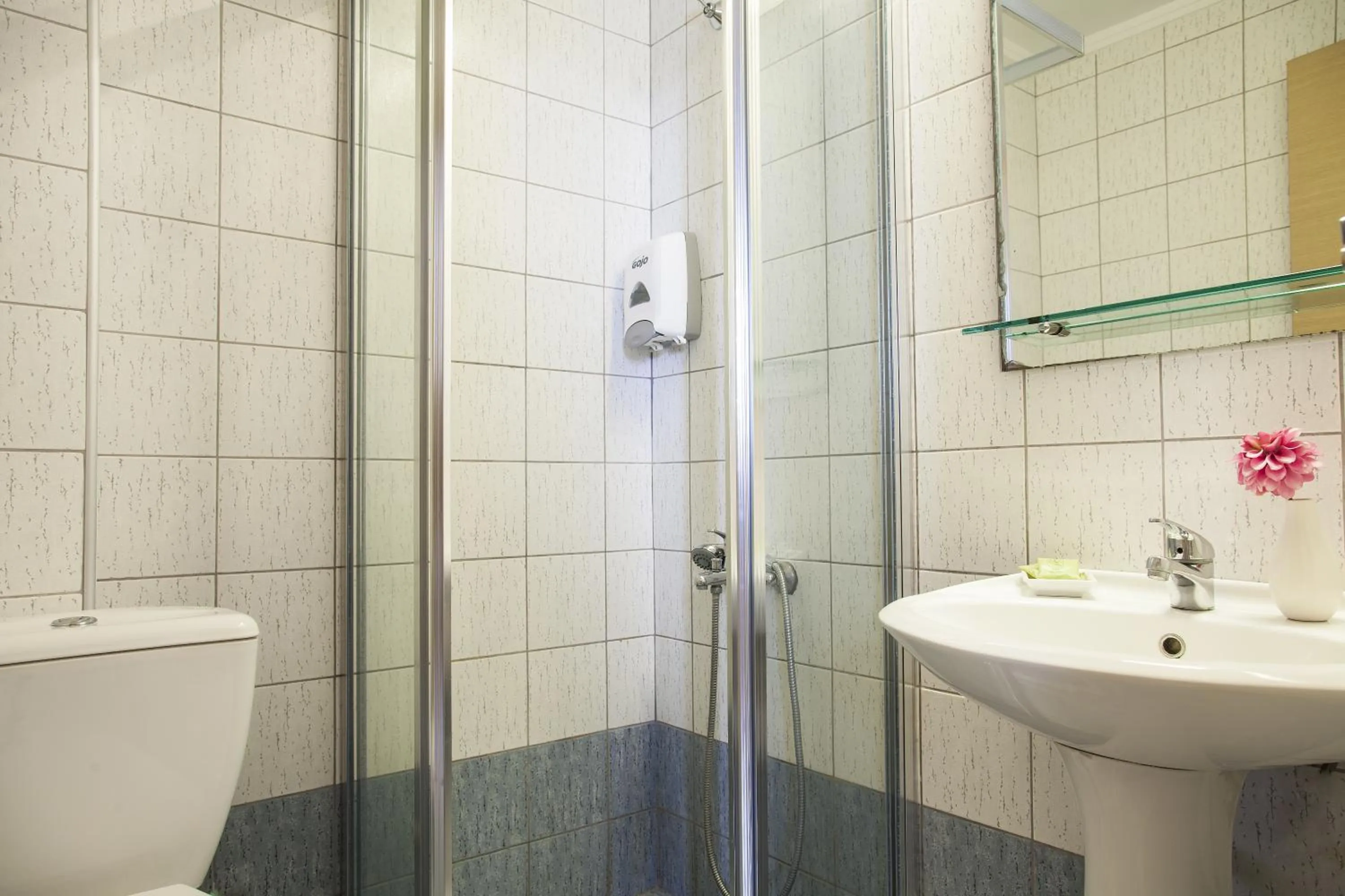 Bathroom in Hotel Mavridis