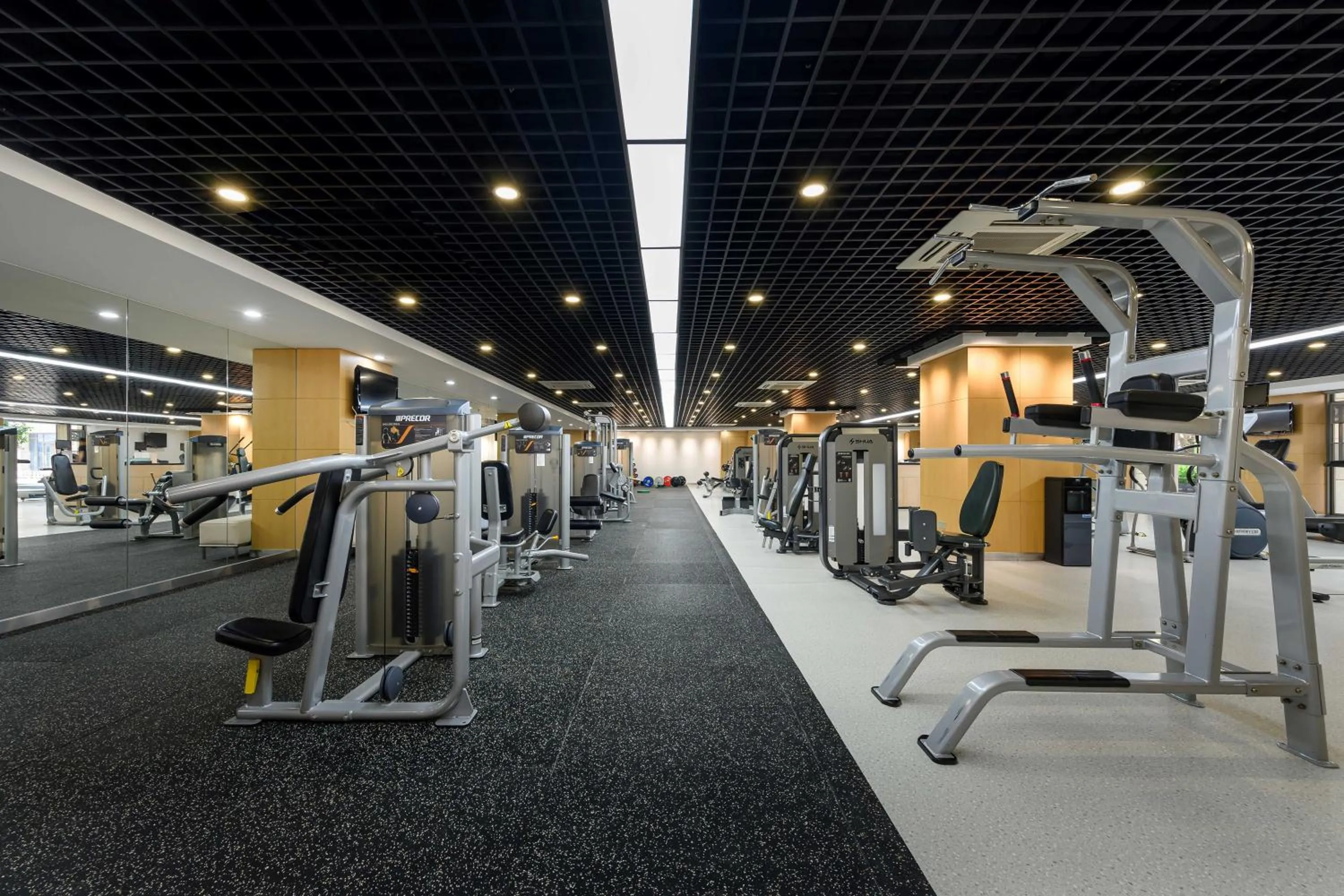 Fitness centre/facilities in Howard Johnson Tropical Garden Plaza Kunming