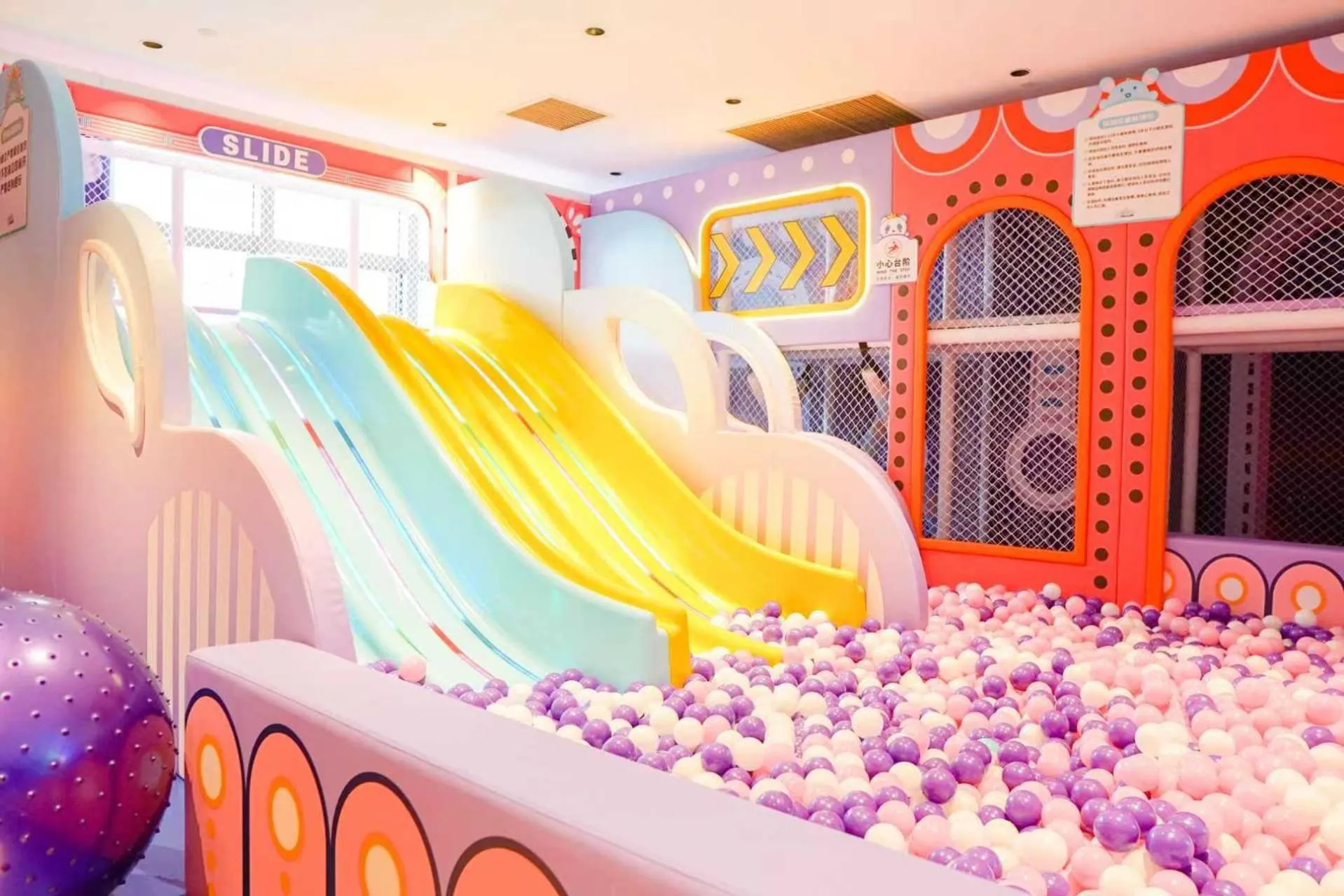 Children play ground in Howard Johnson Tropical Garden Plaza Kunming