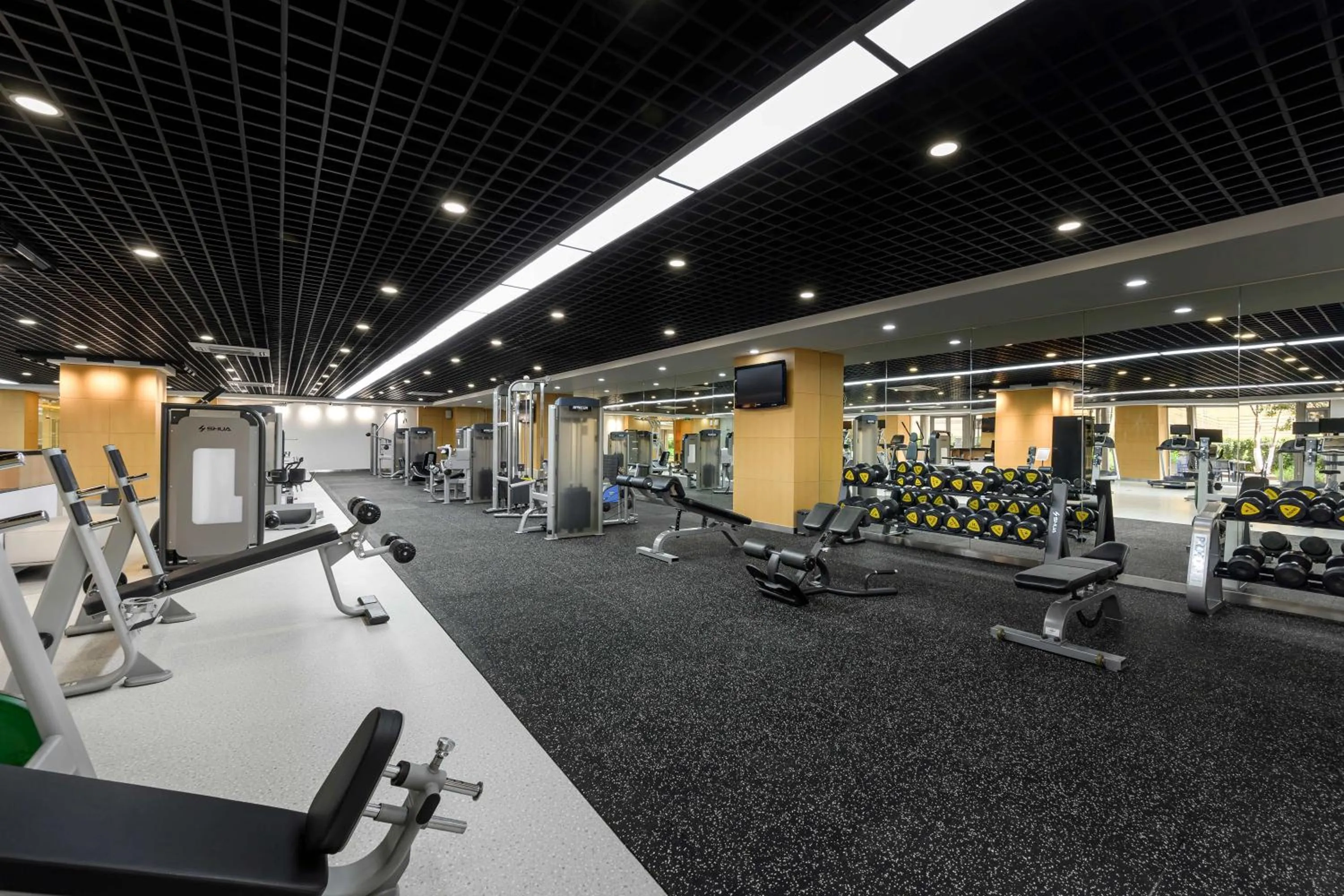 Fitness centre/facilities in Howard Johnson Tropical Garden Plaza Kunming