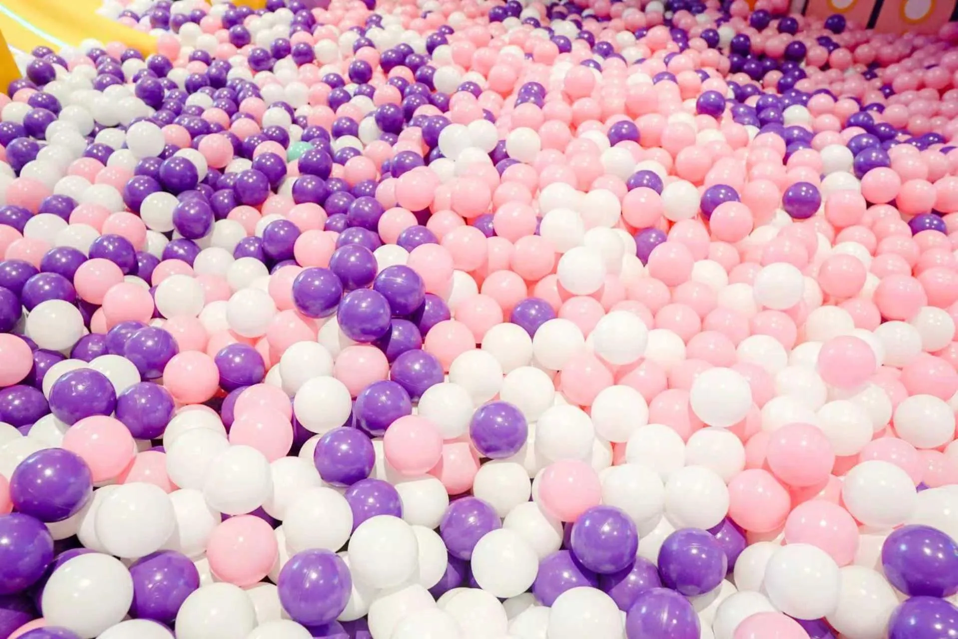 Children play ground in Howard Johnson Tropical Garden Plaza Kunming