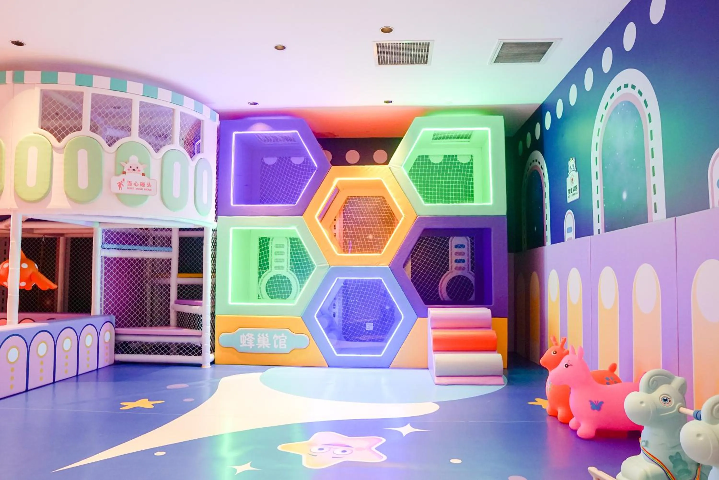 Children play ground in Howard Johnson Tropical Garden Plaza Kunming