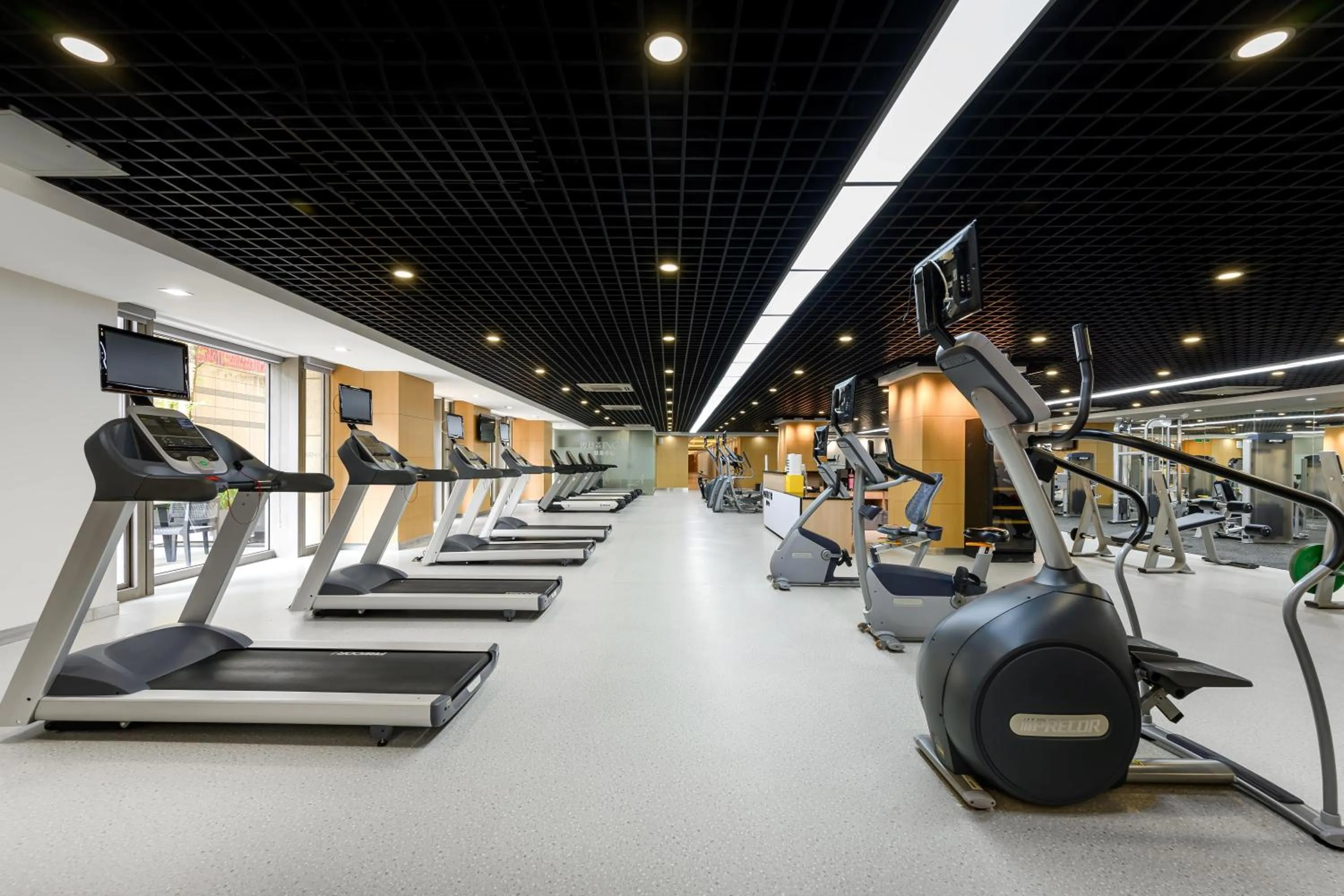 Fitness centre/facilities in Howard Johnson Tropical Garden Plaza Kunming