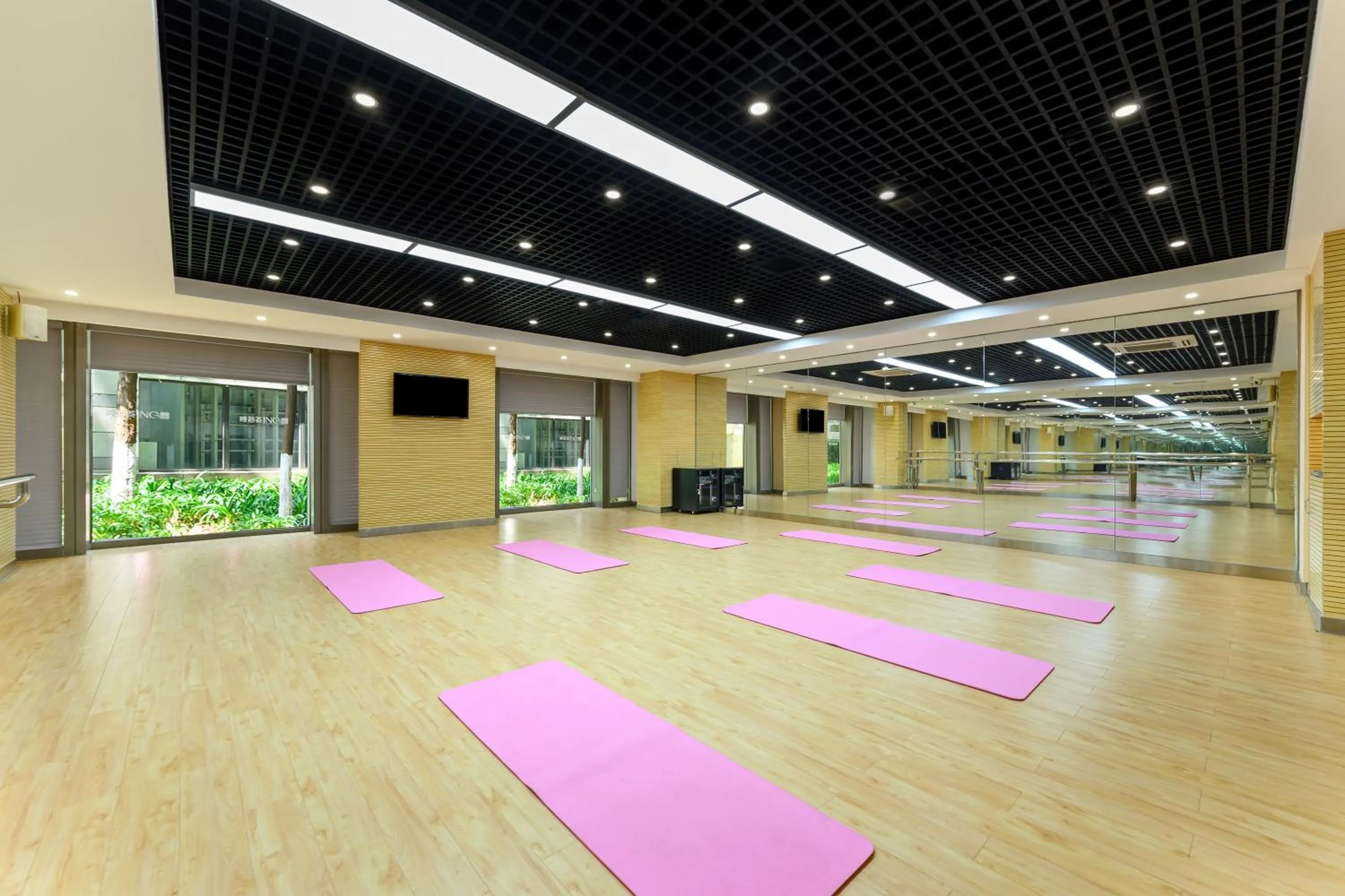 Fitness centre/facilities in Howard Johnson Tropical Garden Plaza Kunming