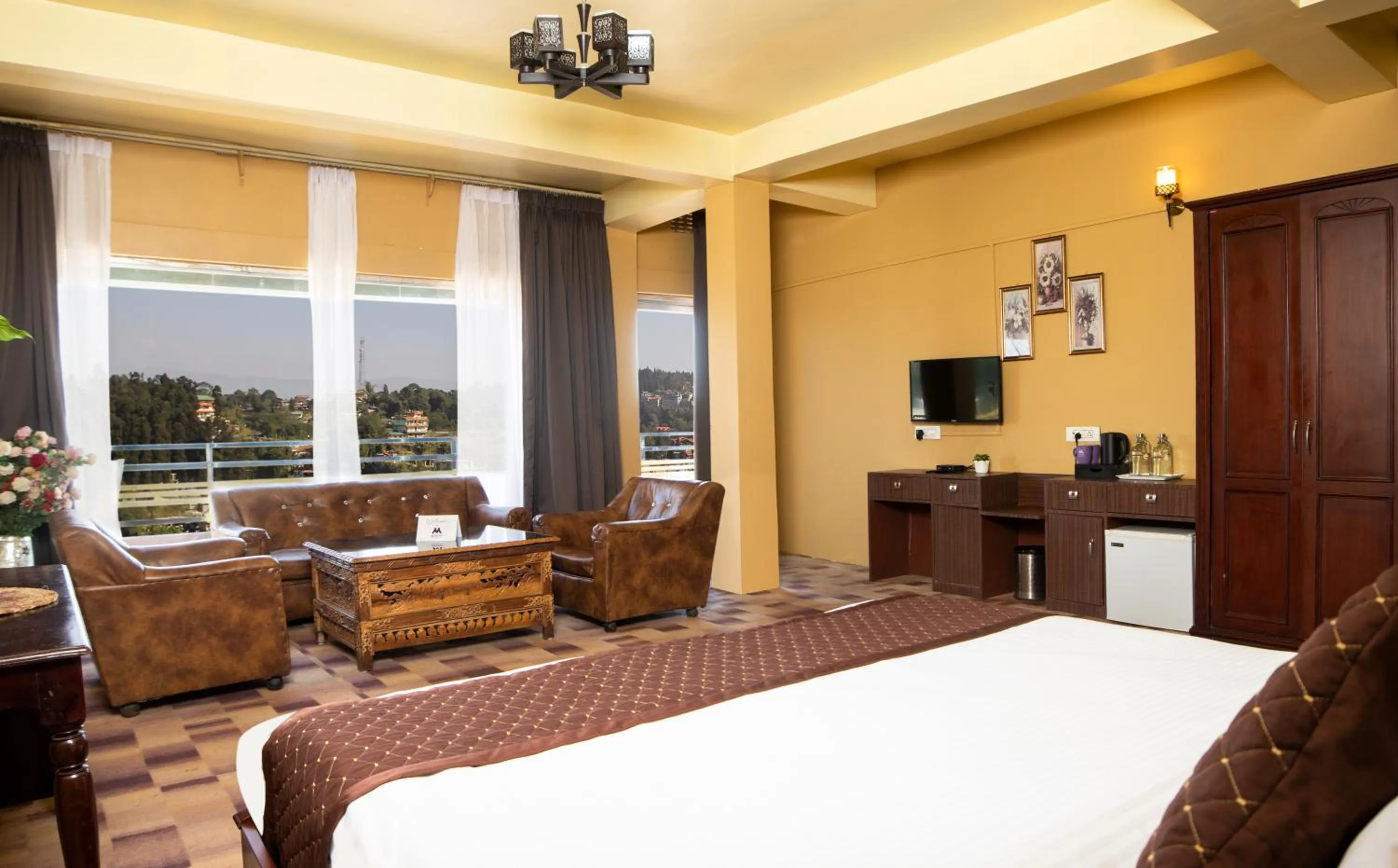 Suite with Balcony in Mount Queens Hill Resort & Spa